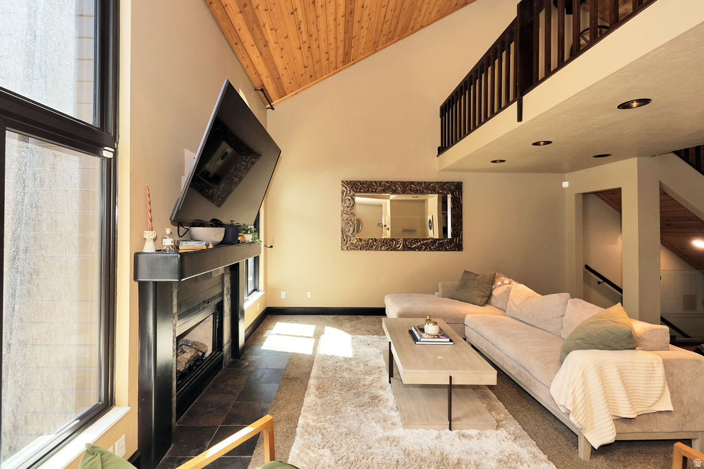 HIGH DANISH CONDMN - Residential