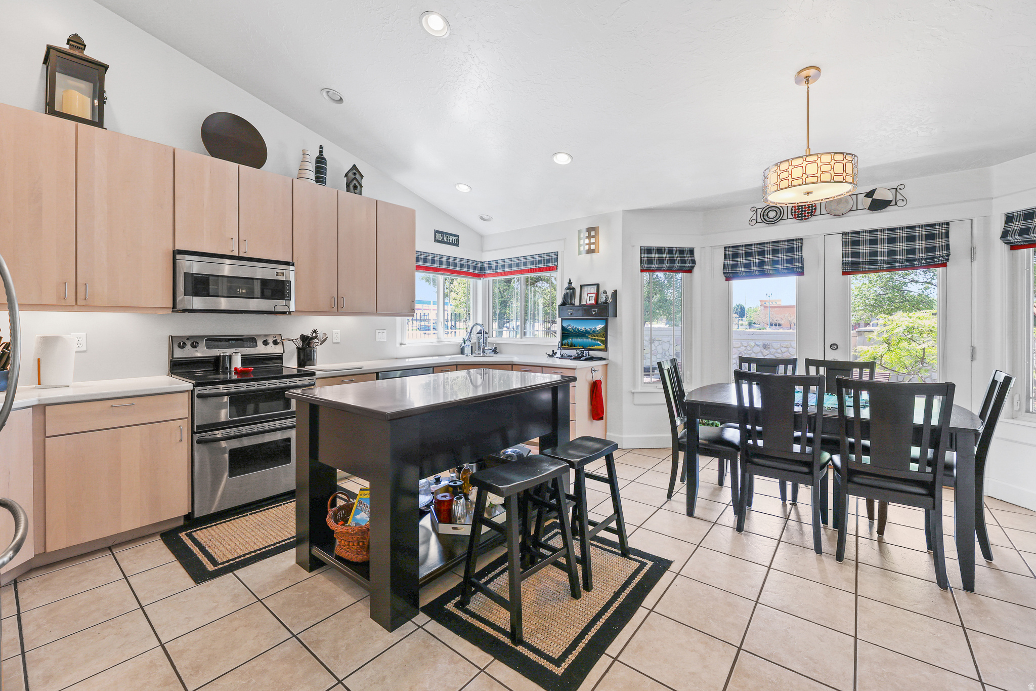 CENTERVILLE COMMONS - Residential