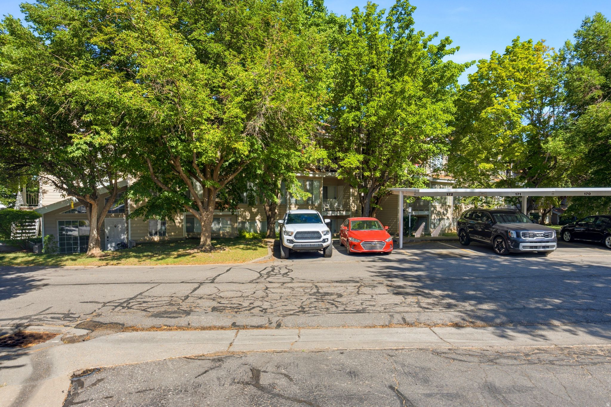 CARRIAGE CROSSING - Residential