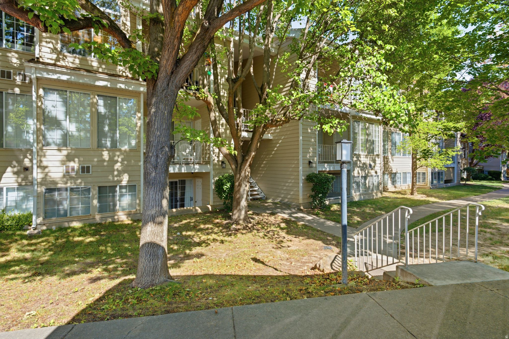 CARRIAGE CROSSING - Residential
