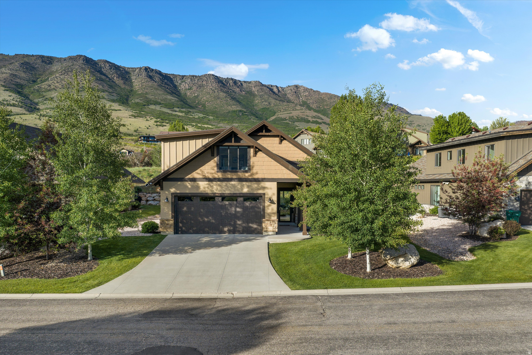 TRAPPERS RIDGE - Residential