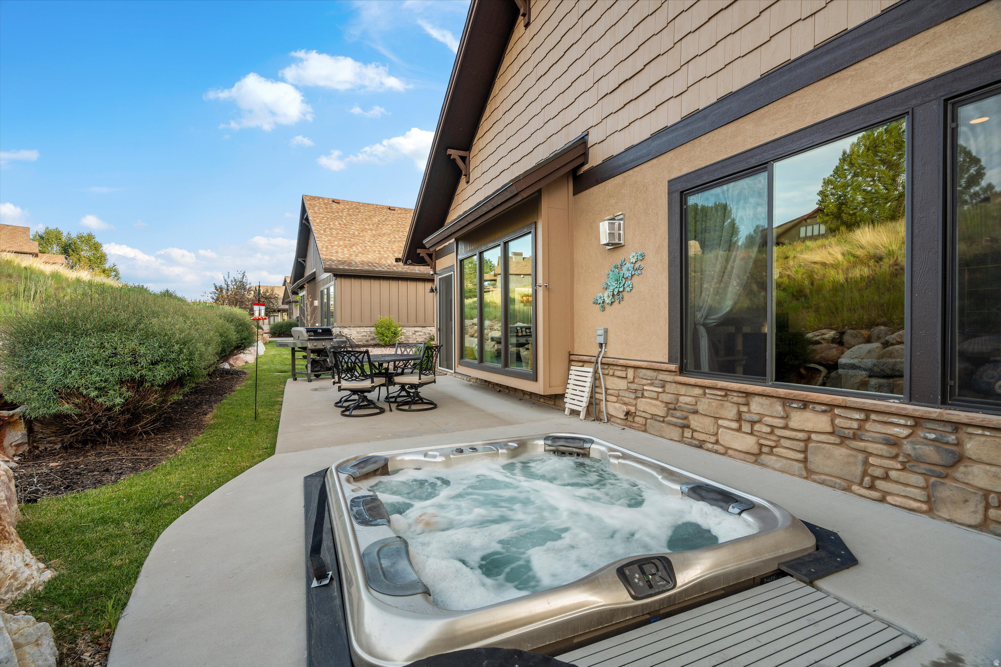 TRAPPERS RIDGE - Residential