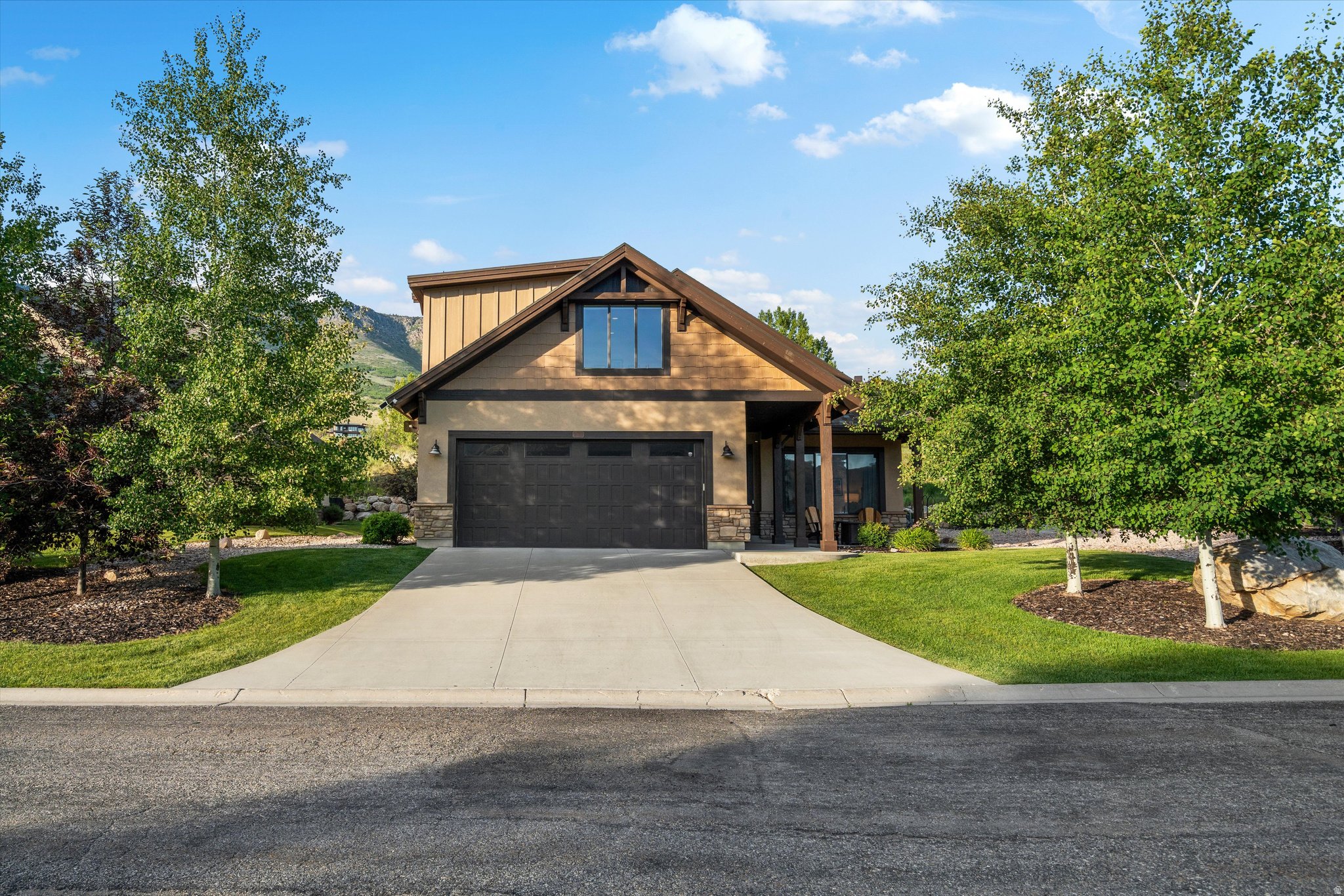 TRAPPERS RIDGE - Residential