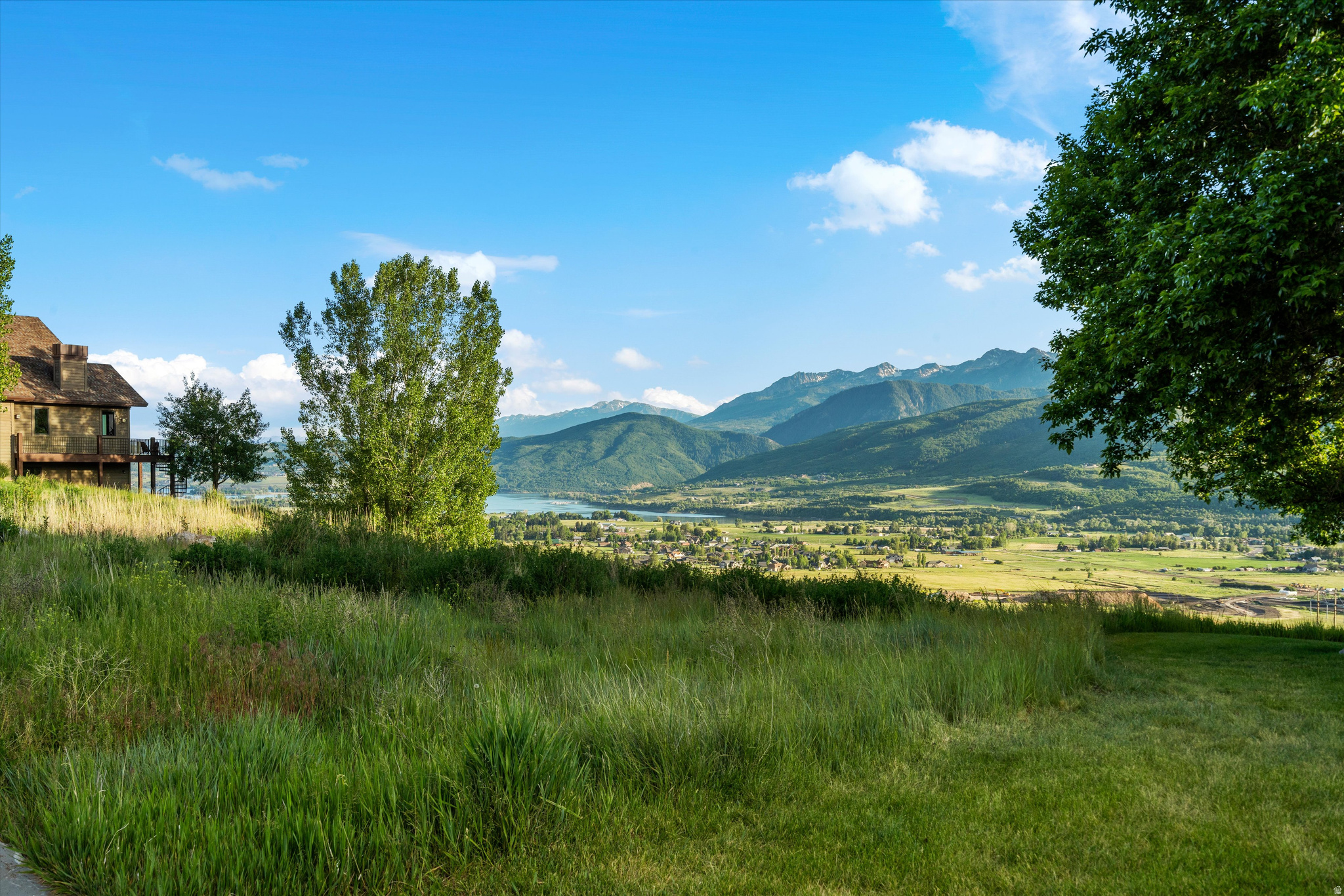 TRAPPERS RIDGE - Residential