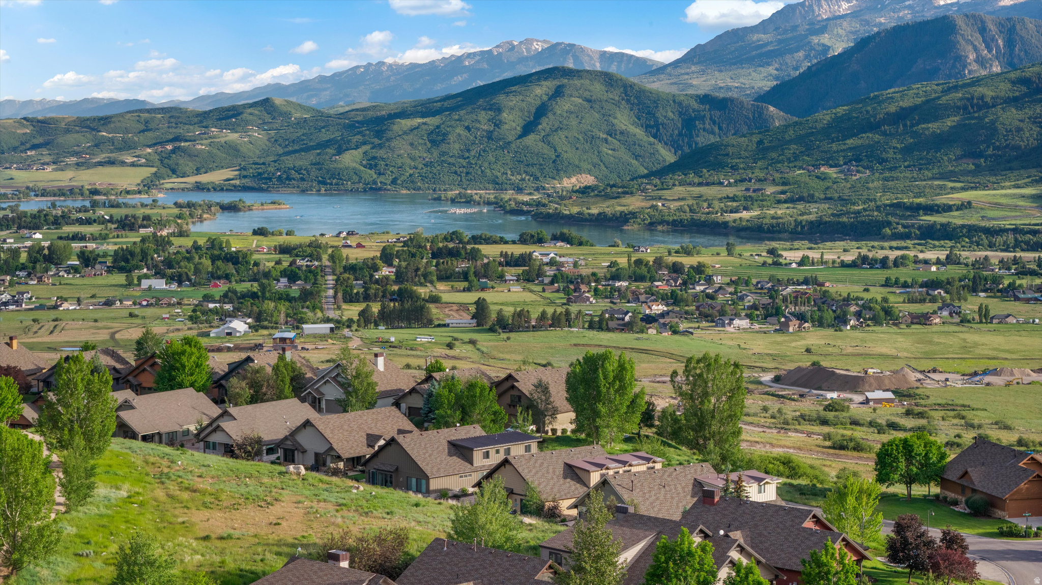 TRAPPERS RIDGE - Residential
