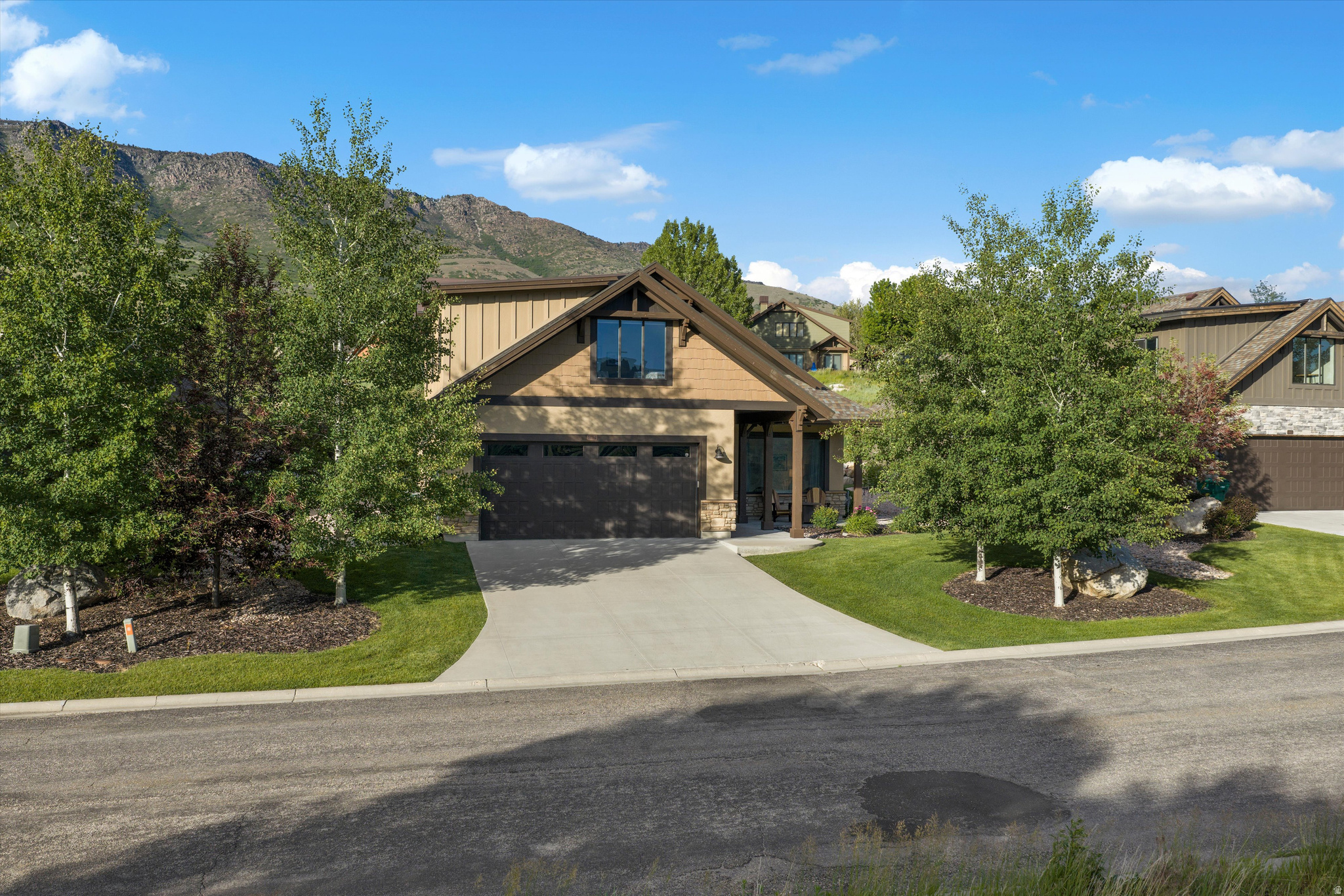 TRAPPERS RIDGE - Residential