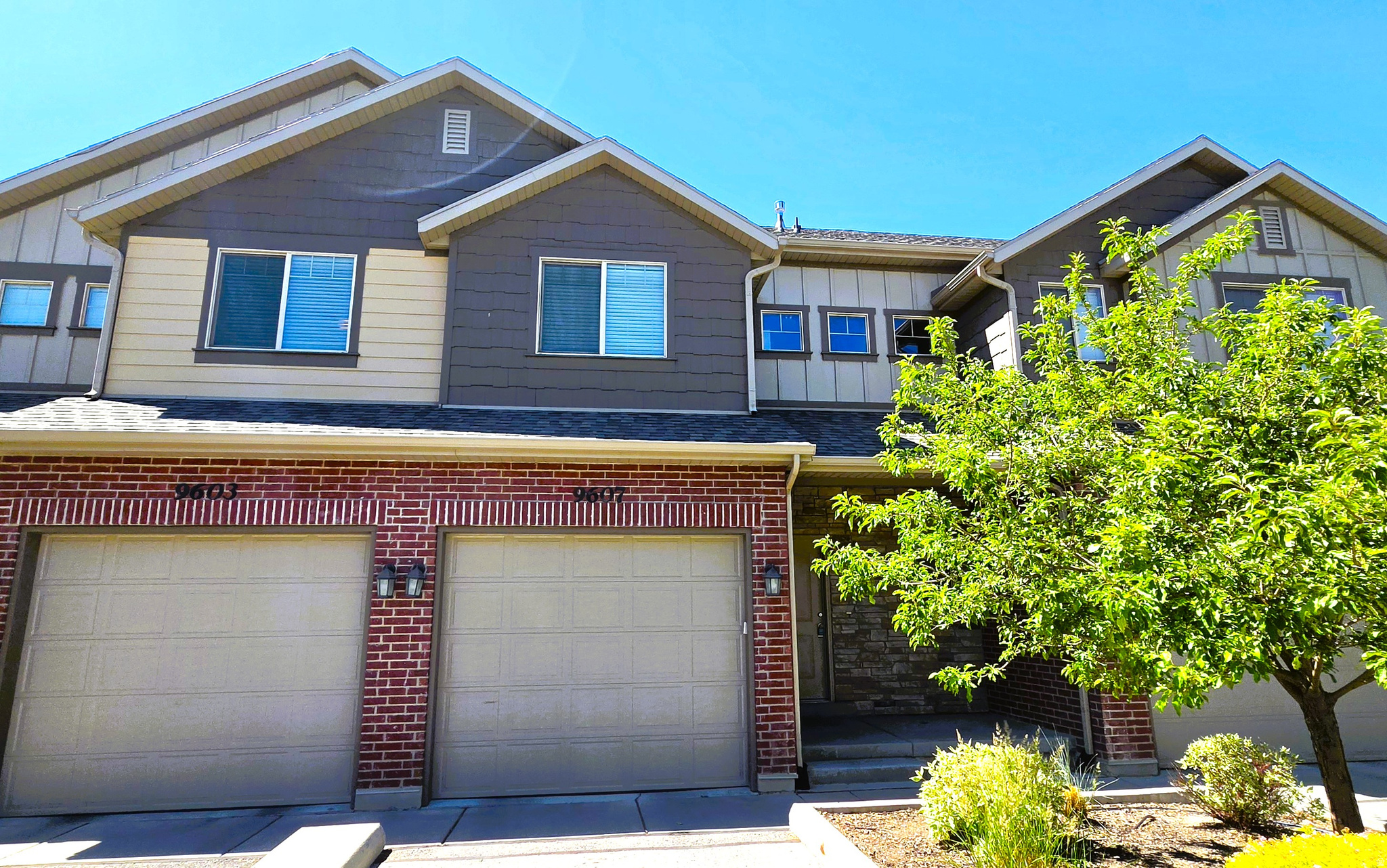 Great Cedar Hills townhome! With its 3 bedroom - 3 bath layout, it is ready to be your new home.  It is wonderfully clean and ready to entertain. The spacious great room with large windows will delight. Fantastic location close to schools, shopping, golf, hiking, parks, pickleball, tennis, b-ball and the Murdock Canal trail. The basement is ready for your finishes.