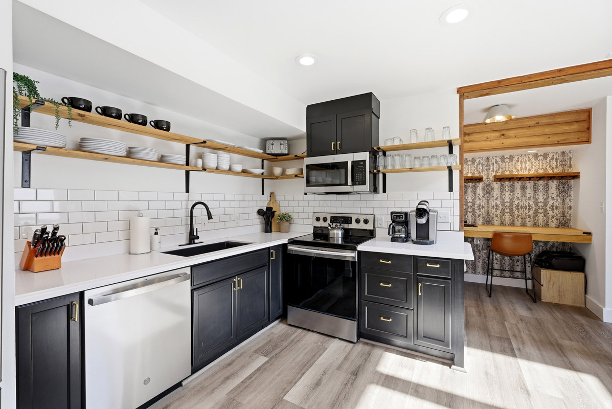 PAY DAY CONDOMINIUM - Residential