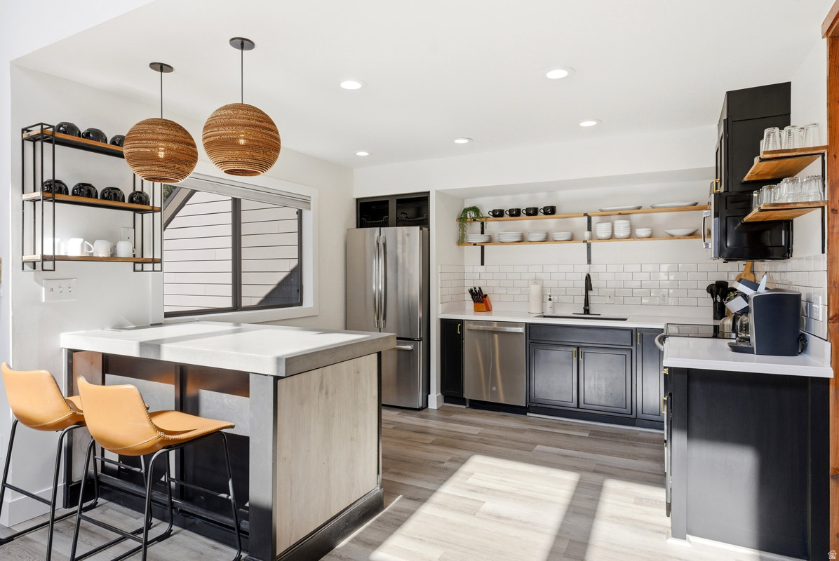PAY DAY CONDOMINIUM - Residential