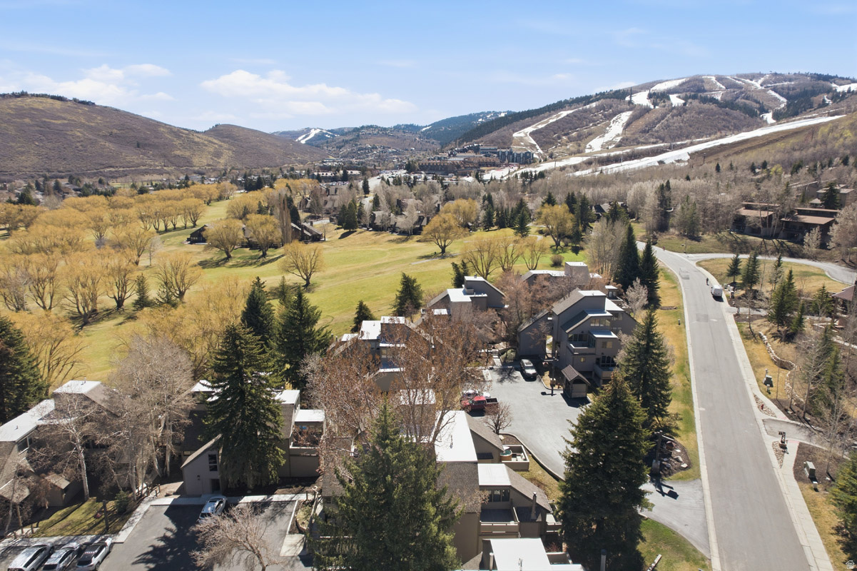 PAY DAY CONDOMINIUM - Residential