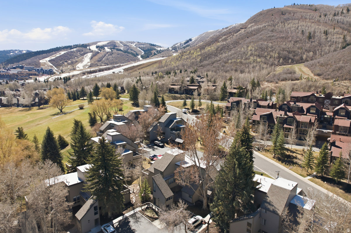 PAY DAY CONDOMINIUM - Residential
