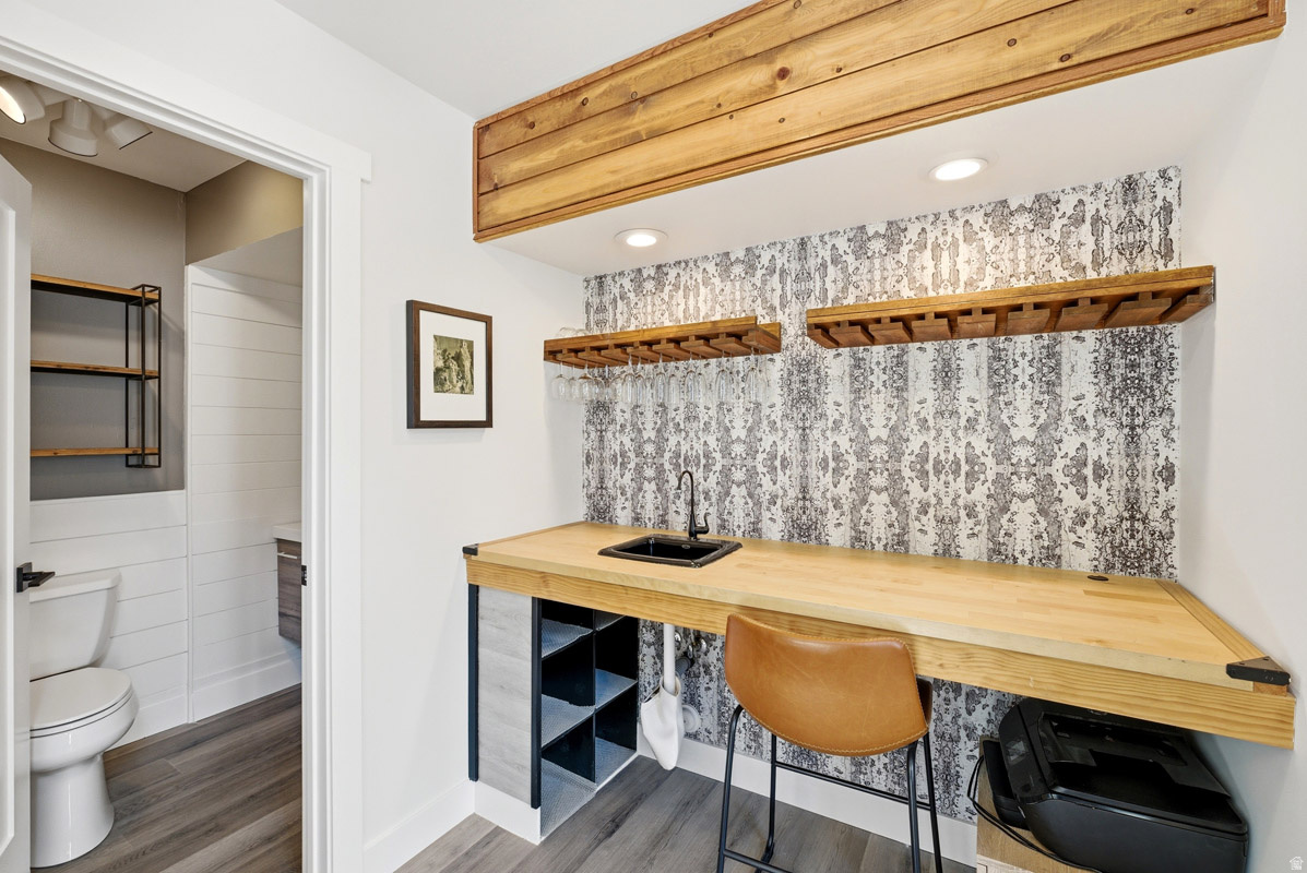PAY DAY CONDOMINIUM - Residential
