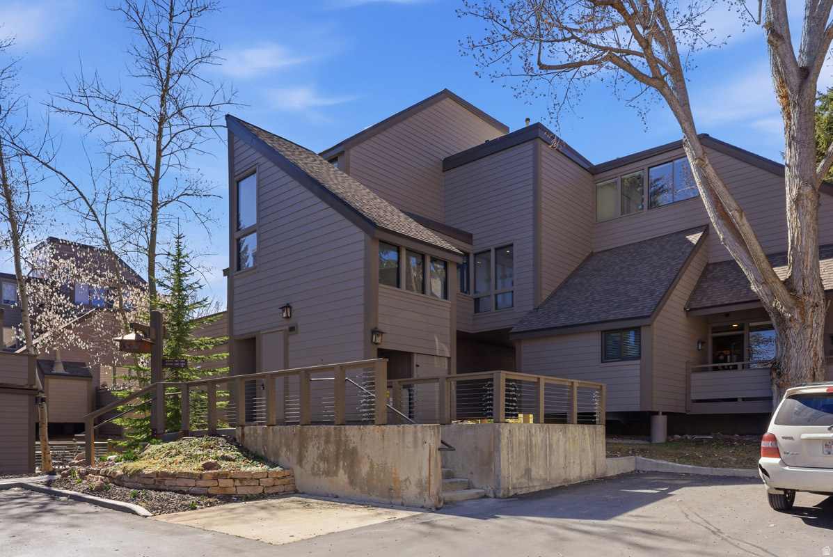 PAY DAY CONDOMINIUM - Residential