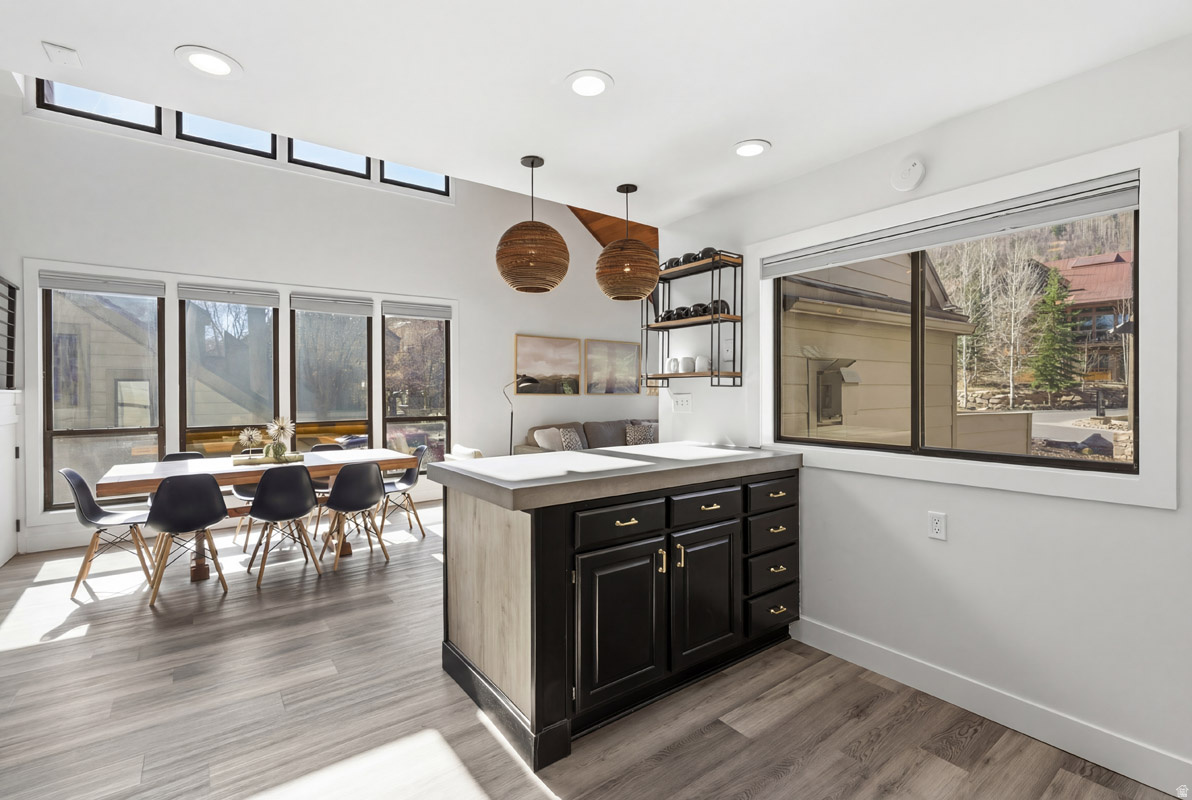 PAY DAY CONDOMINIUM - Residential