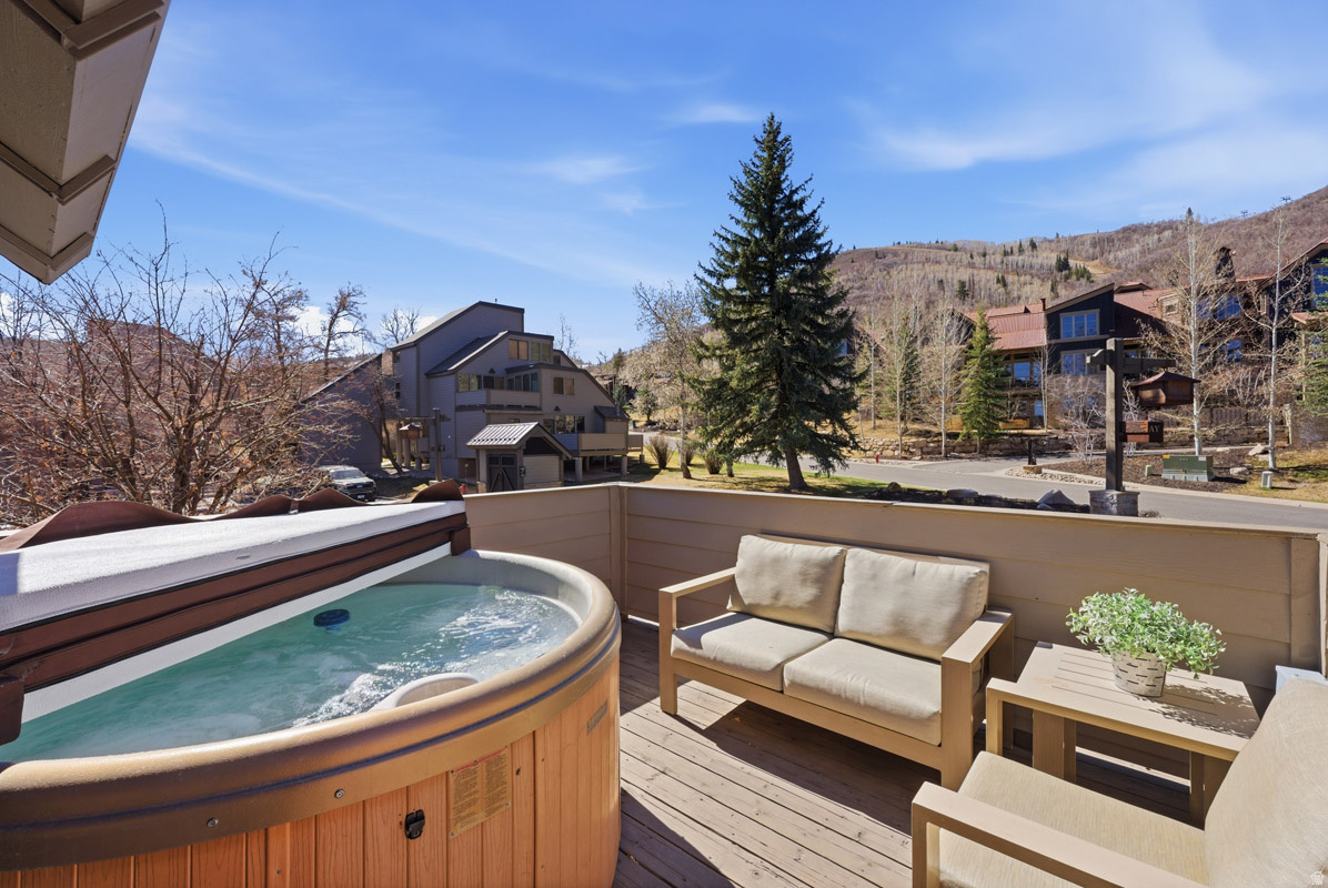 PAY DAY CONDOMINIUM - Residential