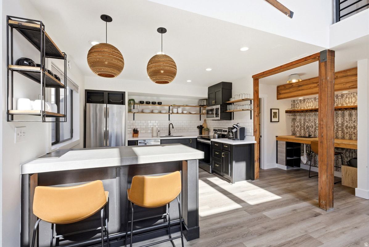 PAY DAY CONDOMINIUM - Residential