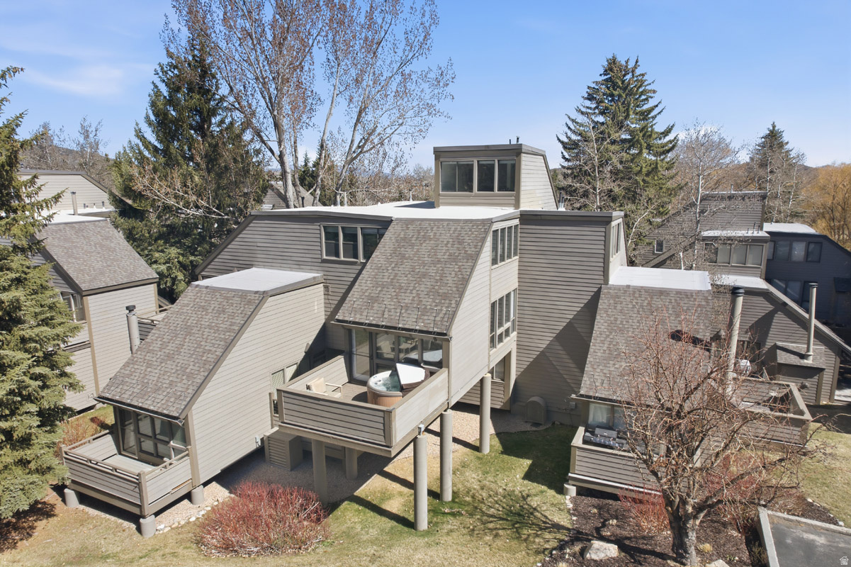 PAY DAY CONDOMINIUM - Residential