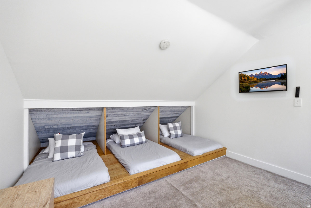 PAY DAY CONDOMINIUM - Residential