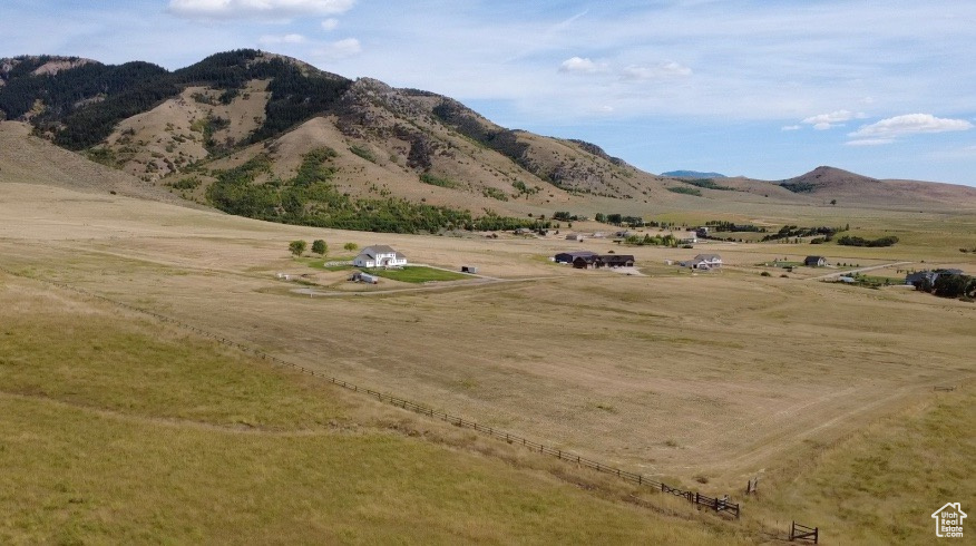 COUNTRY ESTATES - Land