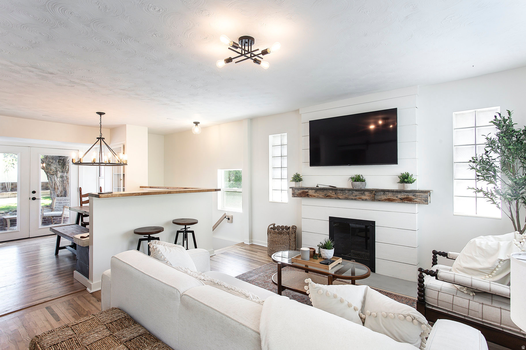 COUNTRY CLUB HEIGHTS - Residential