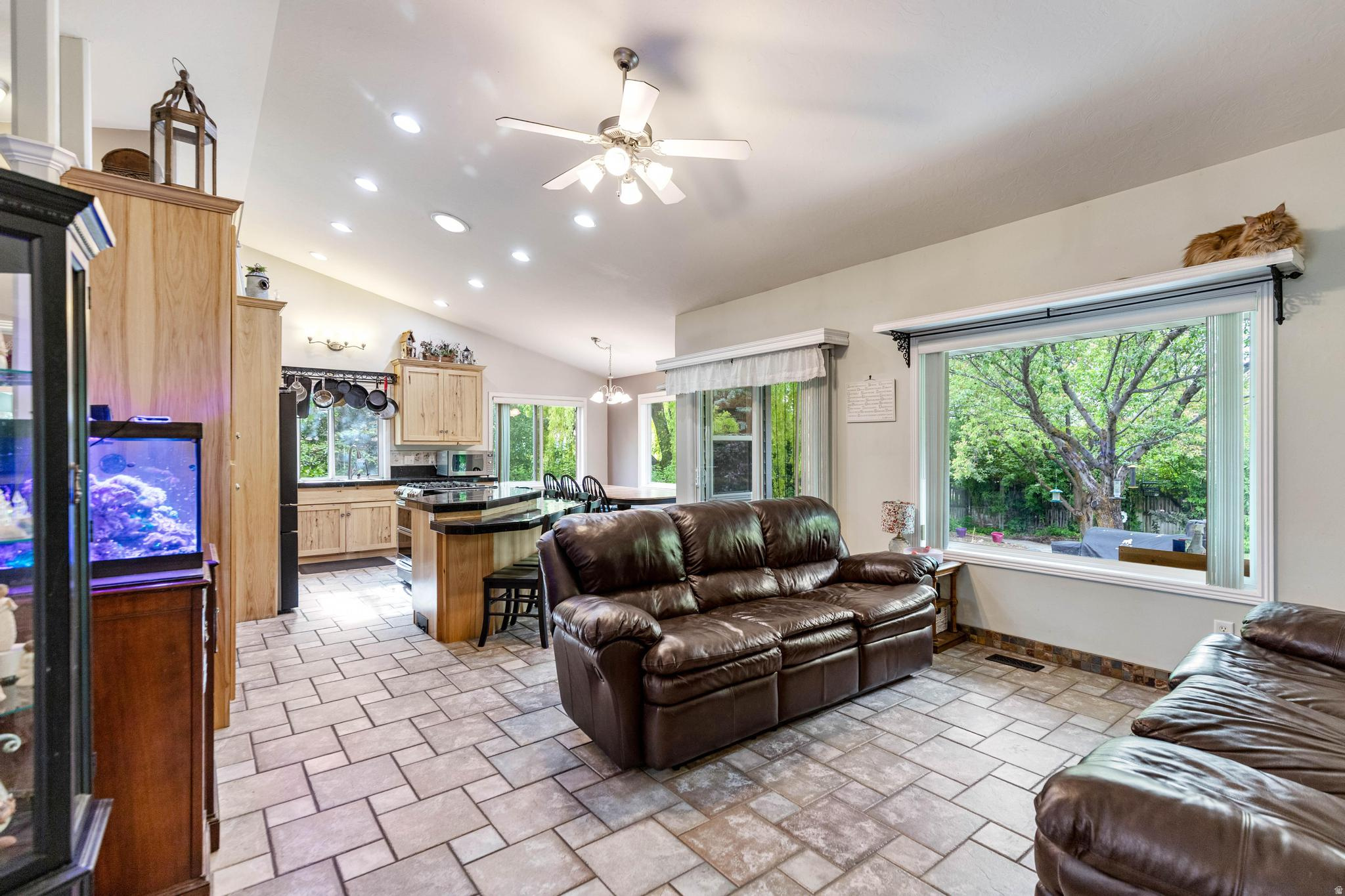 NORTHRIDGE - Residential