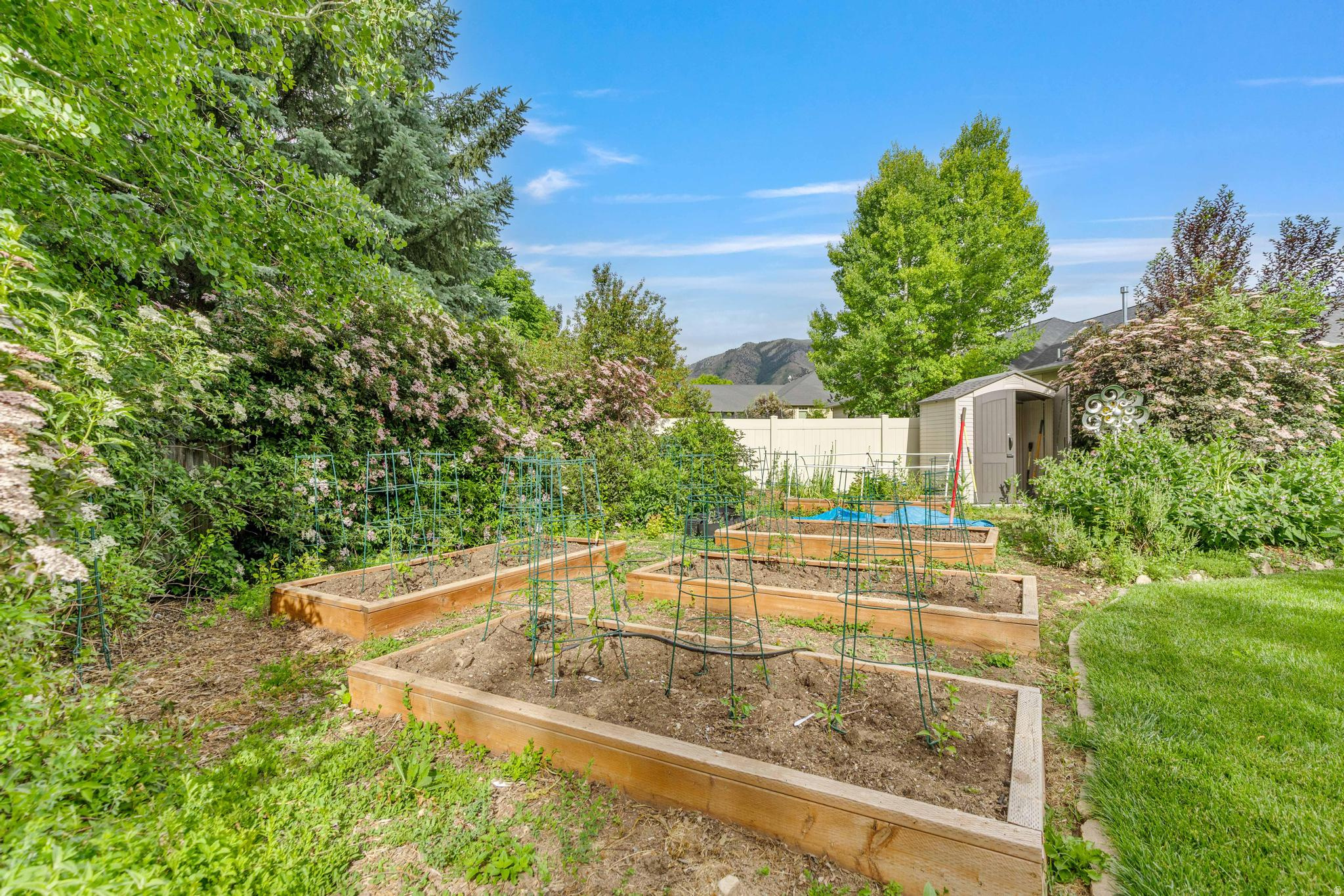 NORTHRIDGE - Residential