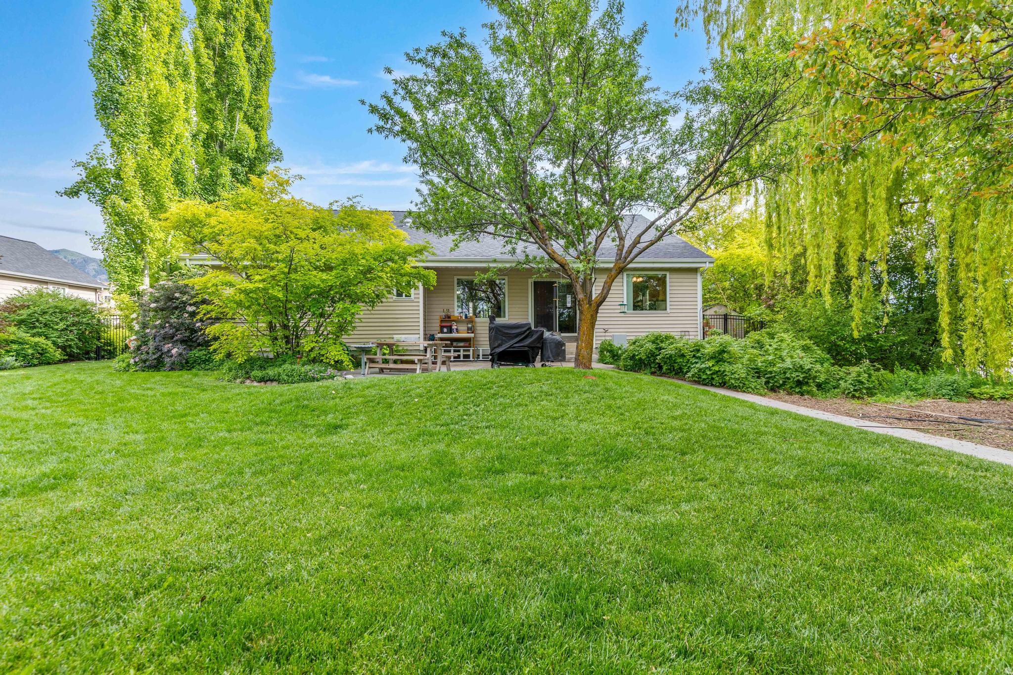 NORTHRIDGE - Residential