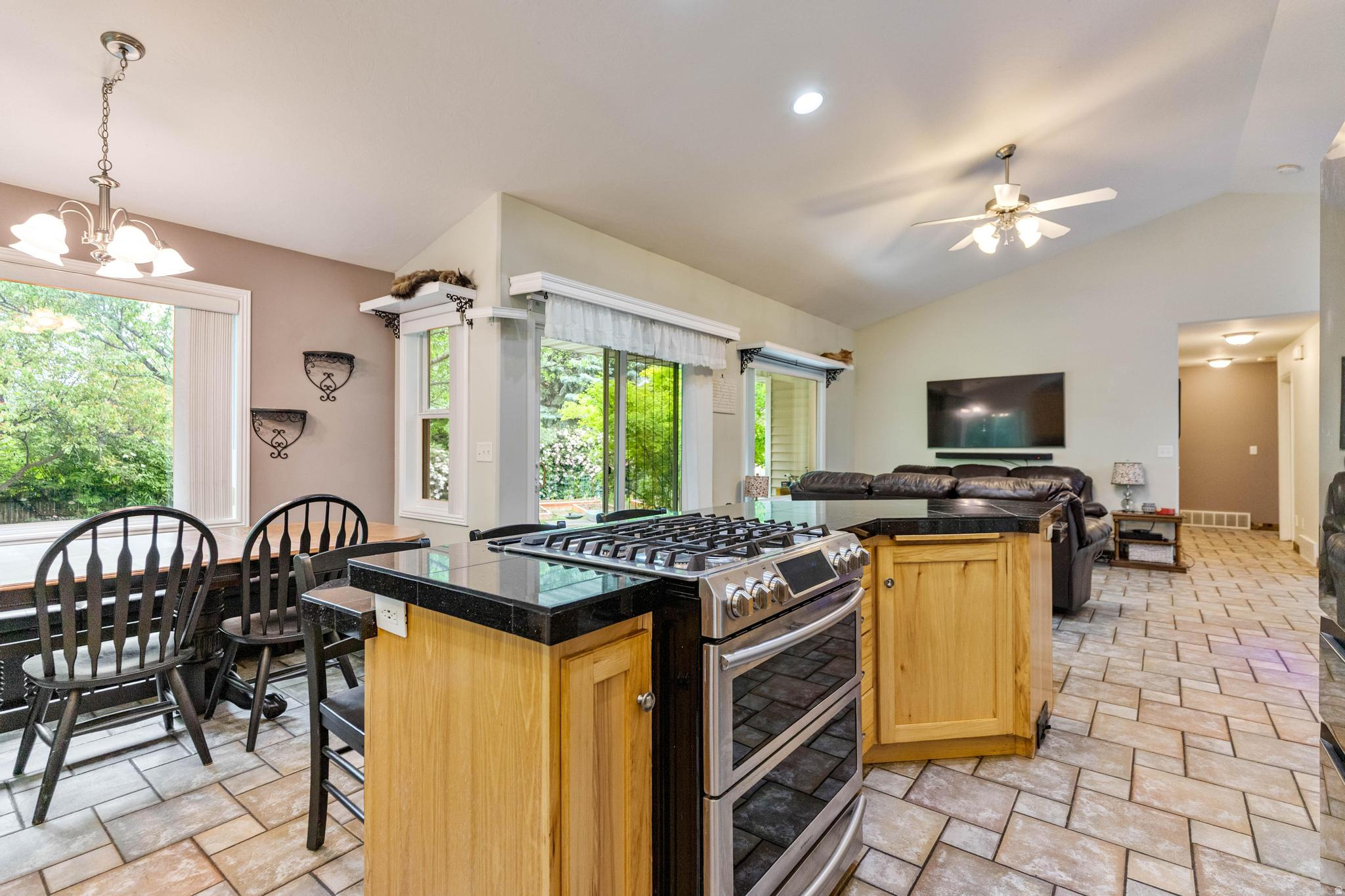 NORTHRIDGE - Residential