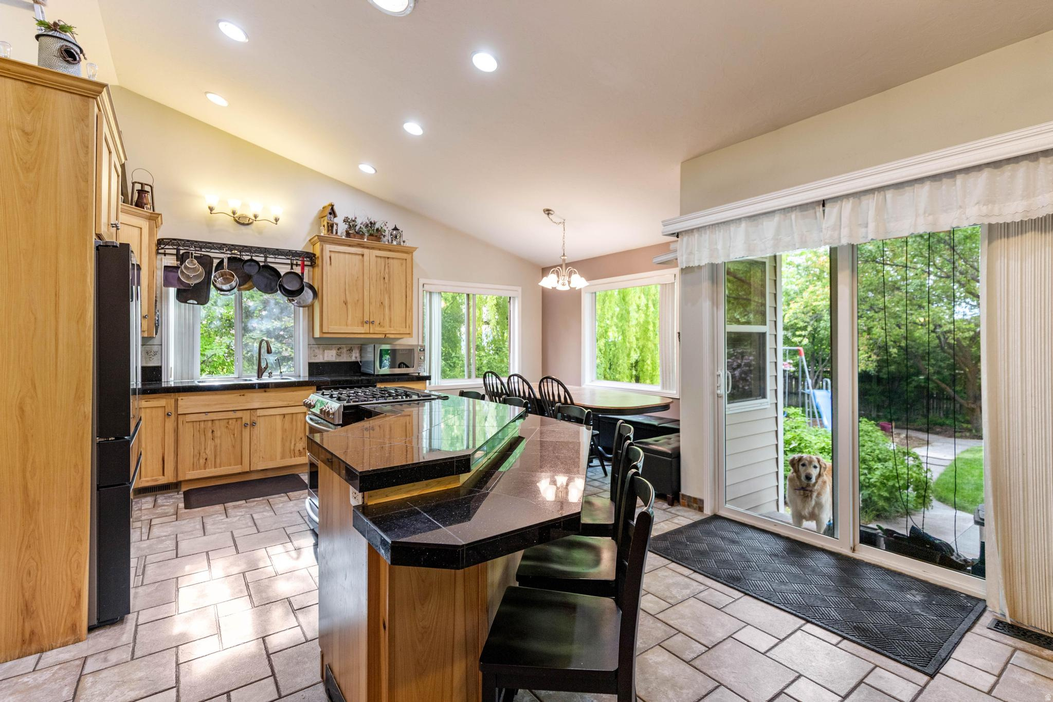 NORTHRIDGE - Residential
