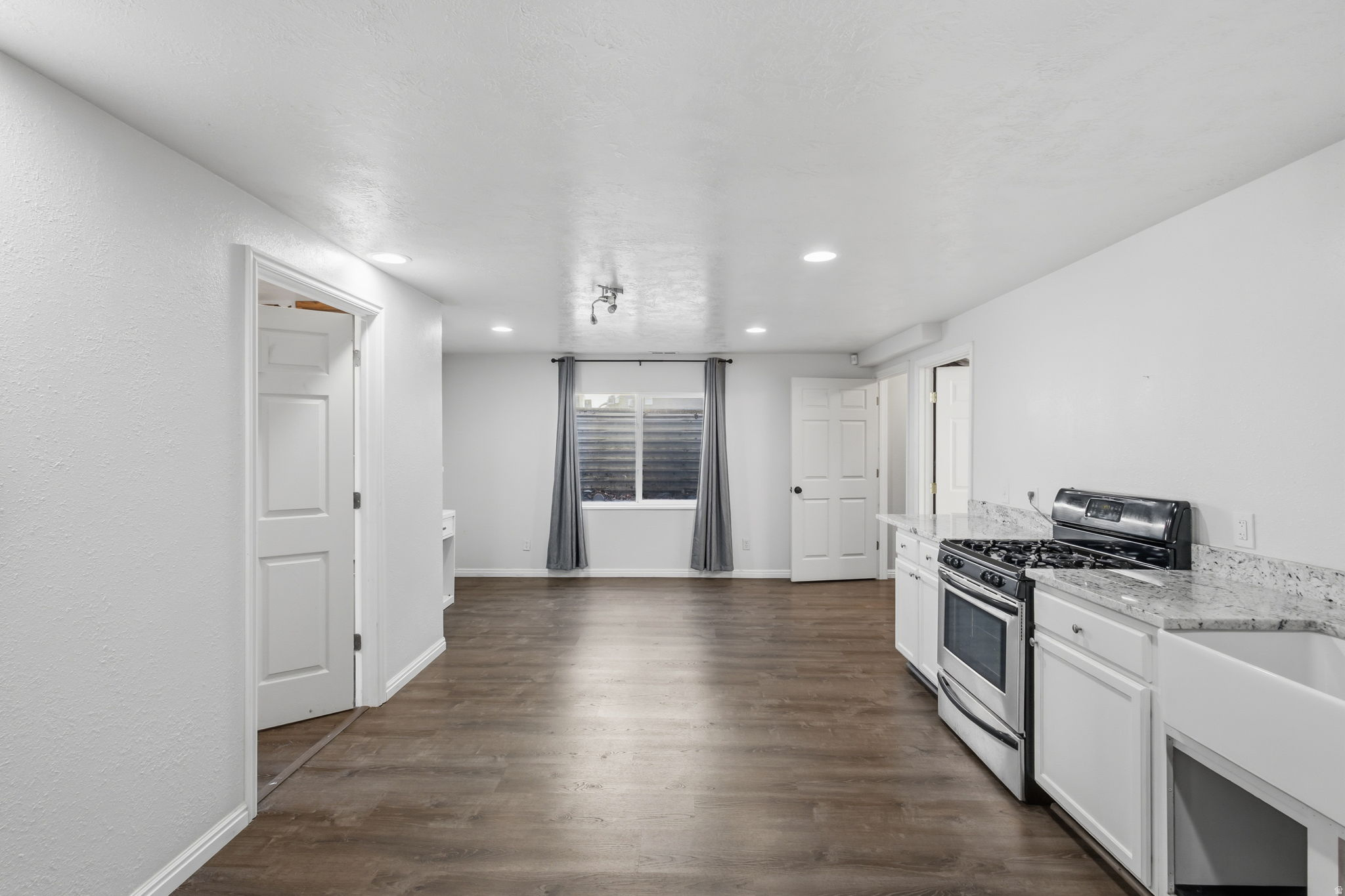 HUNTER VILLAGE - Residential