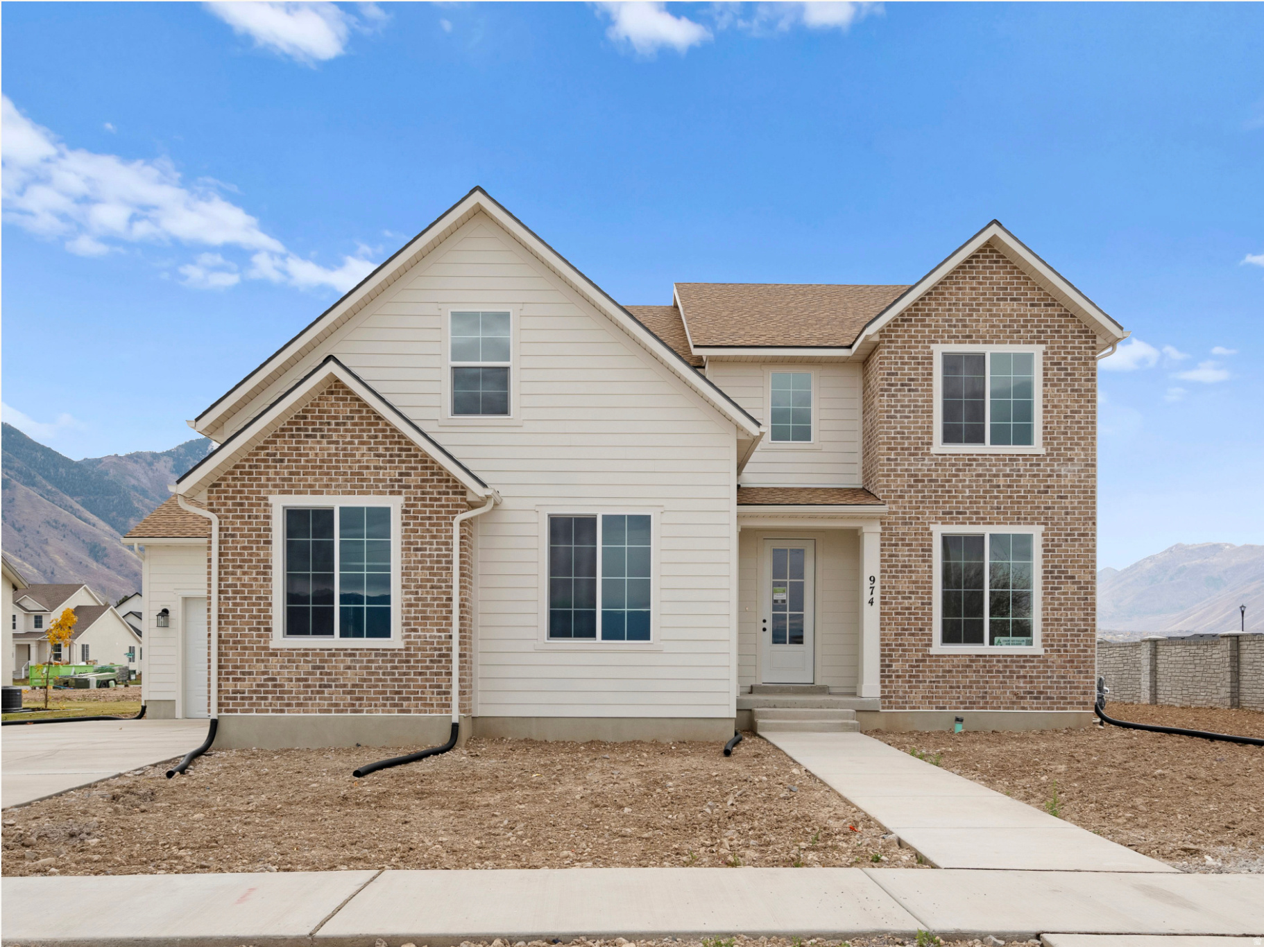 BROAD HOLLOW - Residential