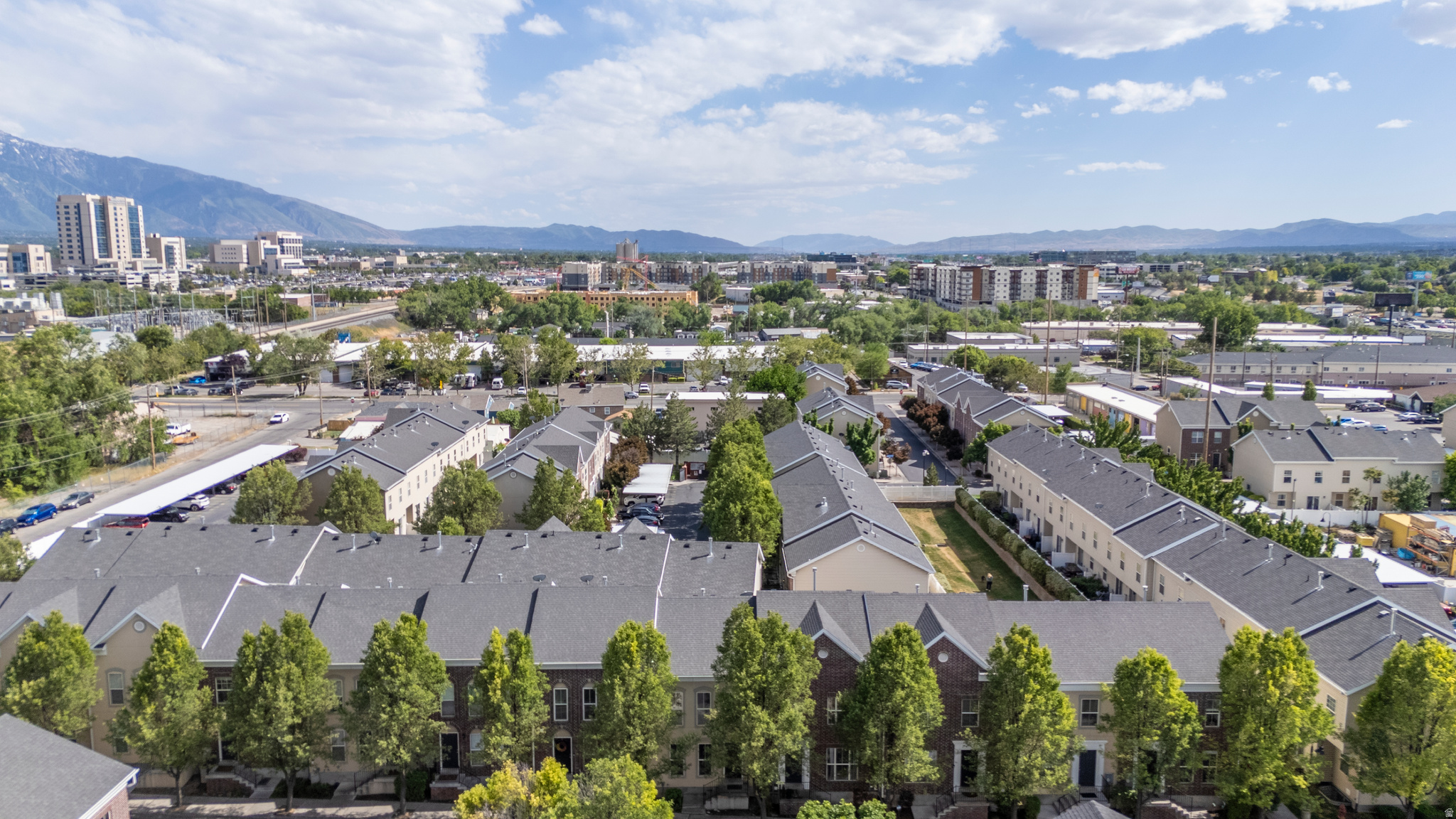 INVERNESS SQUARE - Residential
