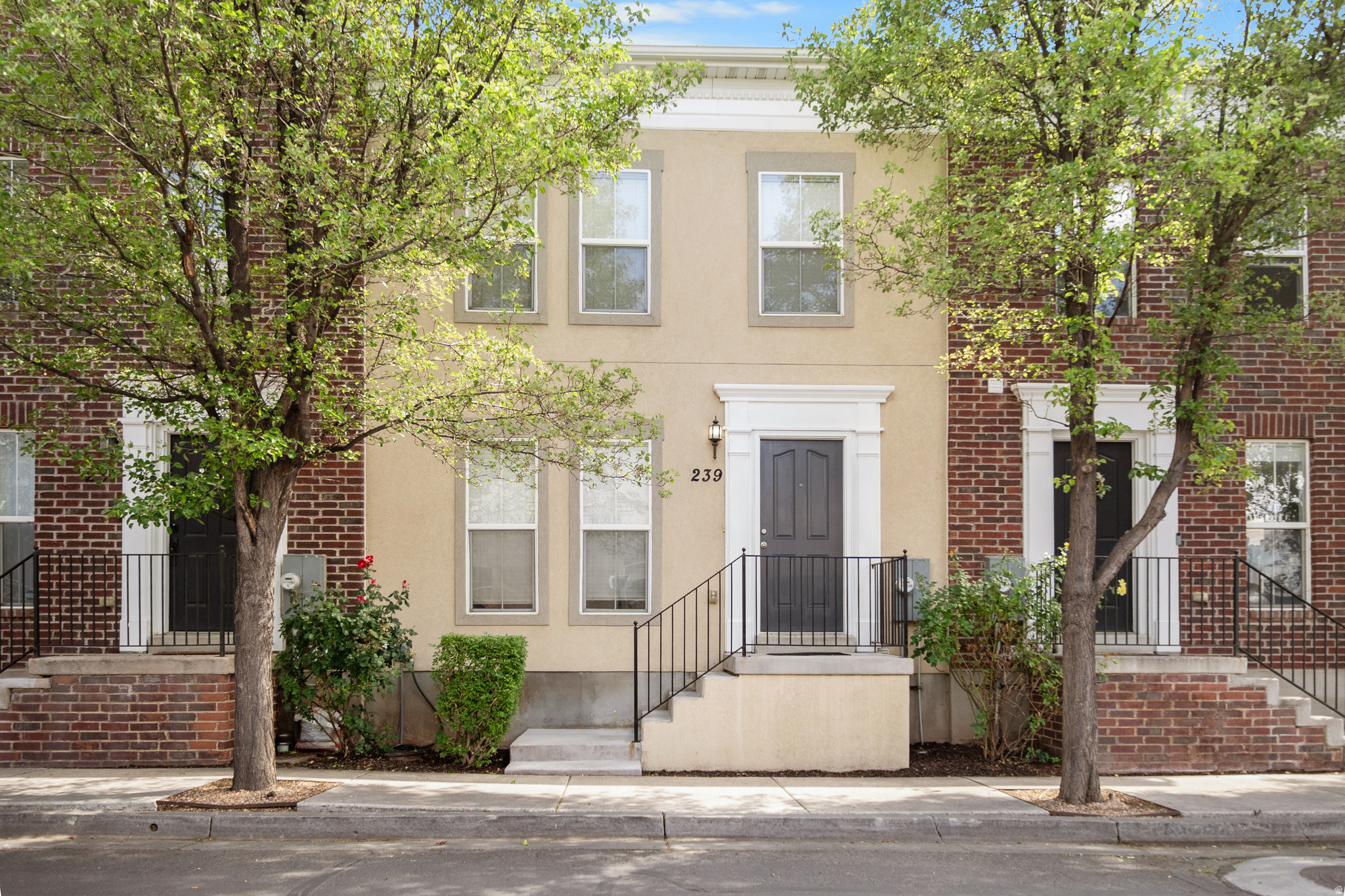 INVERNESS SQUARE - Residential