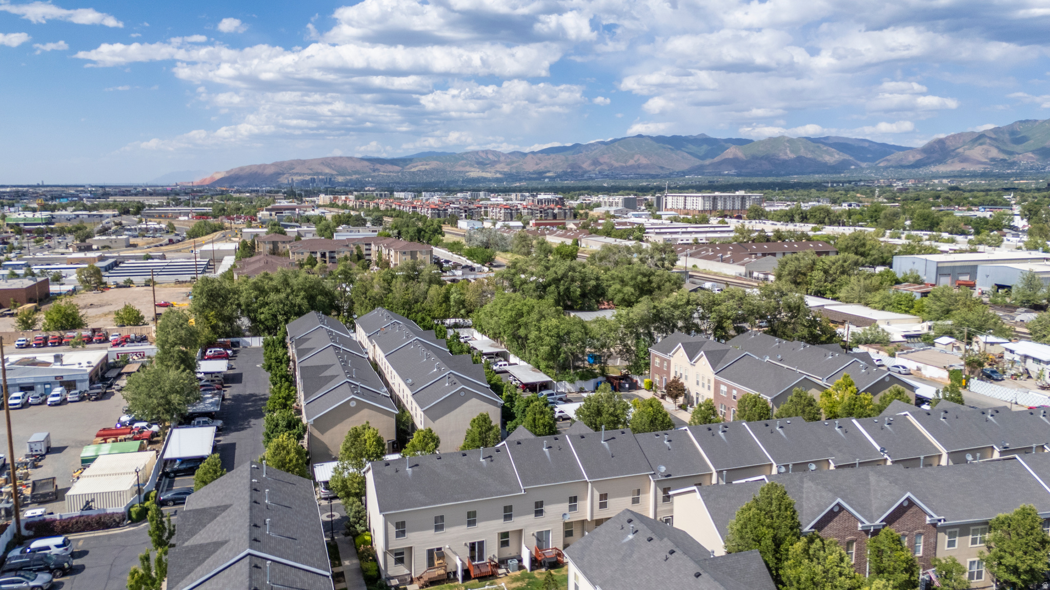 INVERNESS SQUARE - Residential