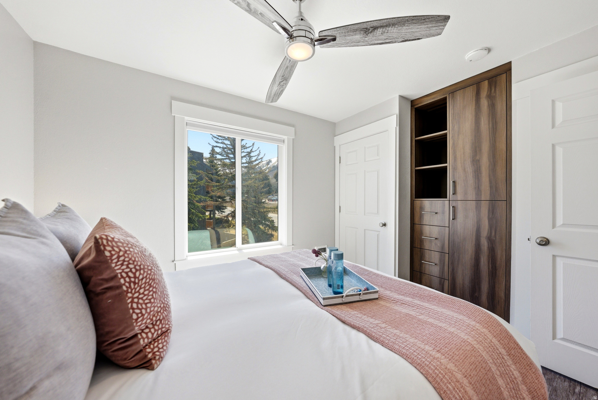 SNOWCREST CONDOMINIUMS - Residential