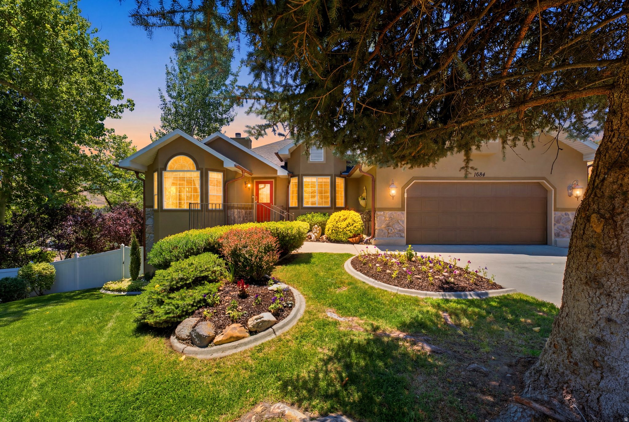 HIDDEN VALLEY COUNTRY CLUB ESTATES - Residential