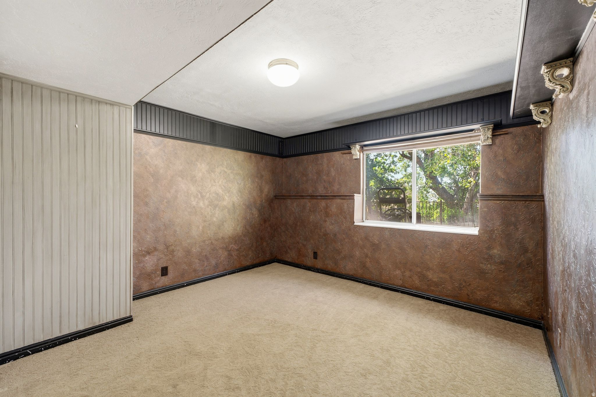 HIDDEN VALLEY COUNTRY CLUB ESTATES - Residential