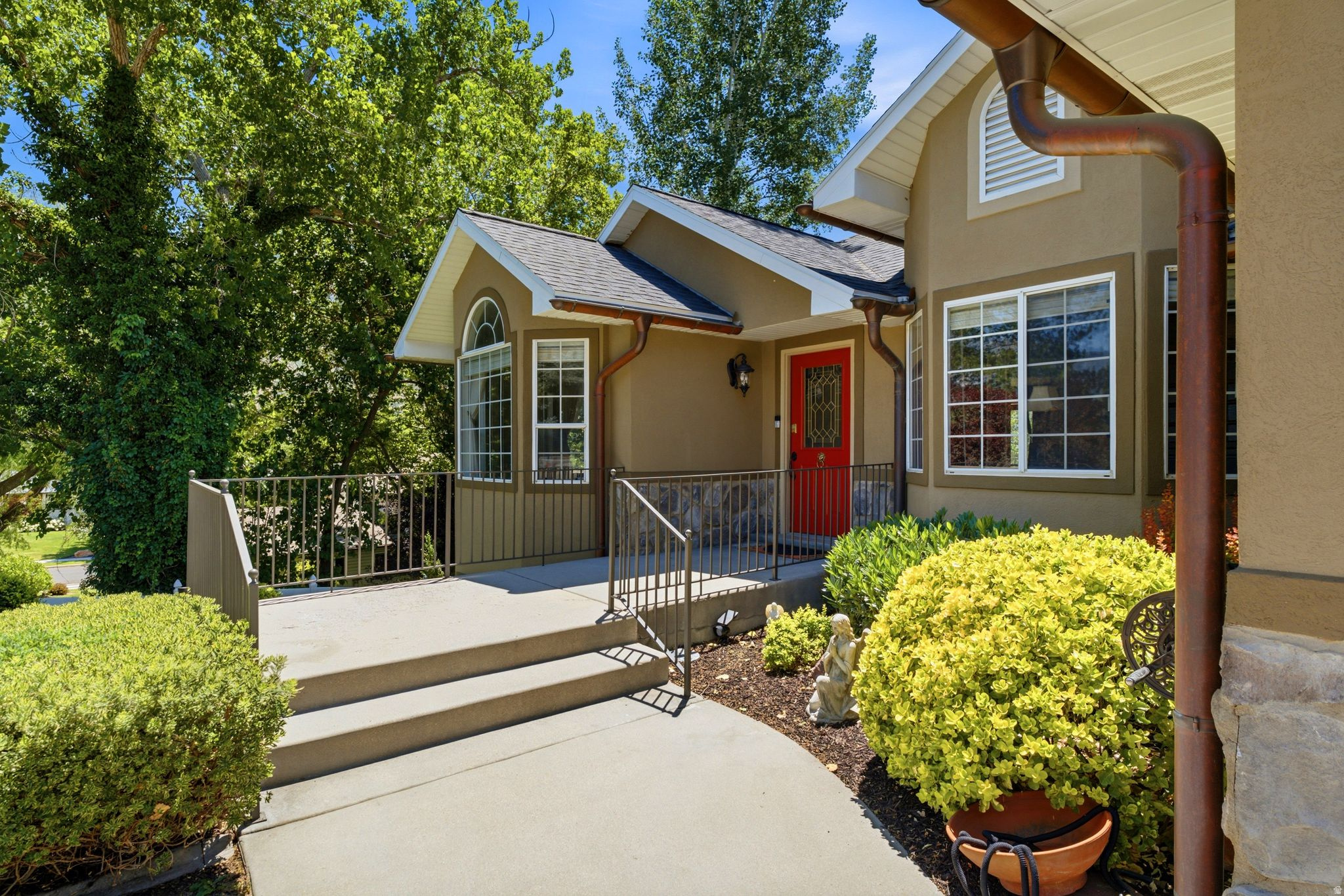 HIDDEN VALLEY COUNTRY CLUB ESTATES - Residential