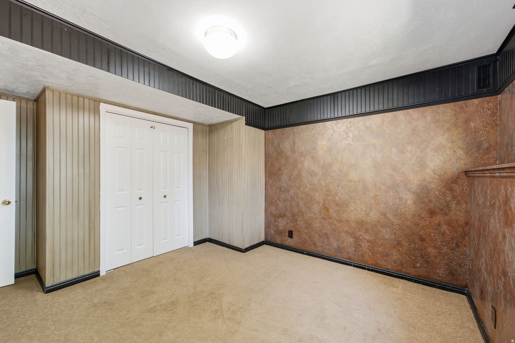 HIDDEN VALLEY COUNTRY CLUB ESTATES - Residential