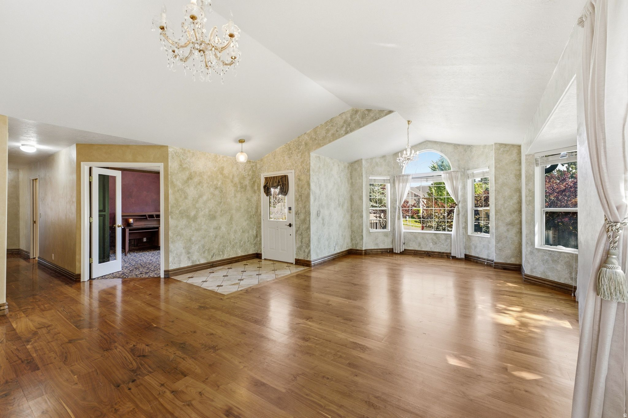 HIDDEN VALLEY COUNTRY CLUB ESTATES - Residential