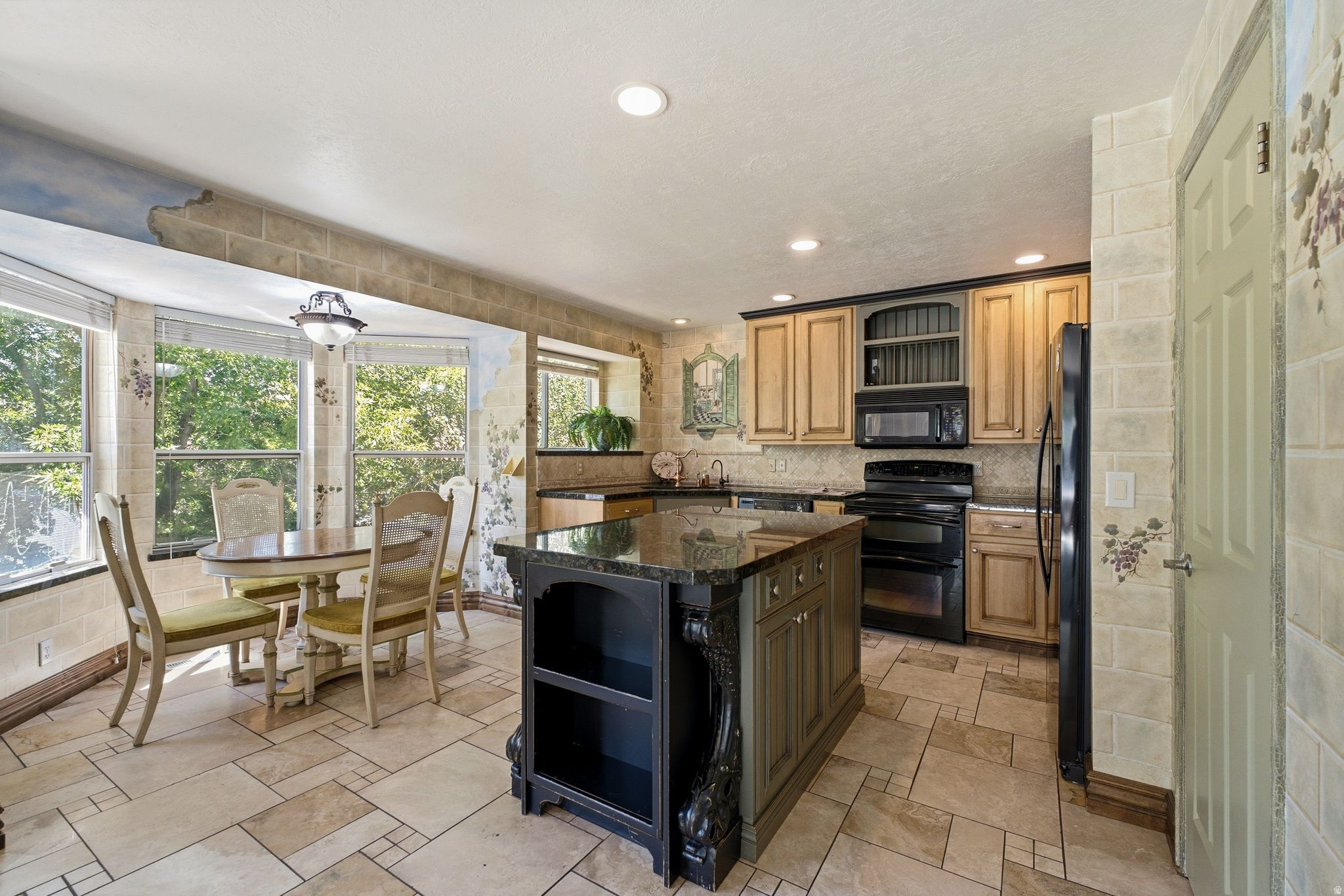 HIDDEN VALLEY COUNTRY CLUB ESTATES - Residential