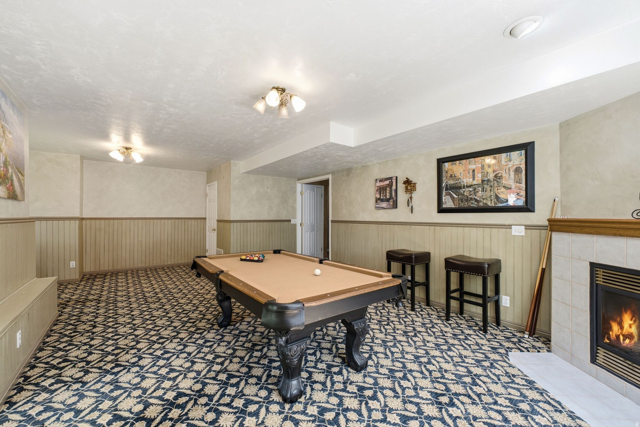 HIDDEN VALLEY COUNTRY CLUB ESTATES - Residential