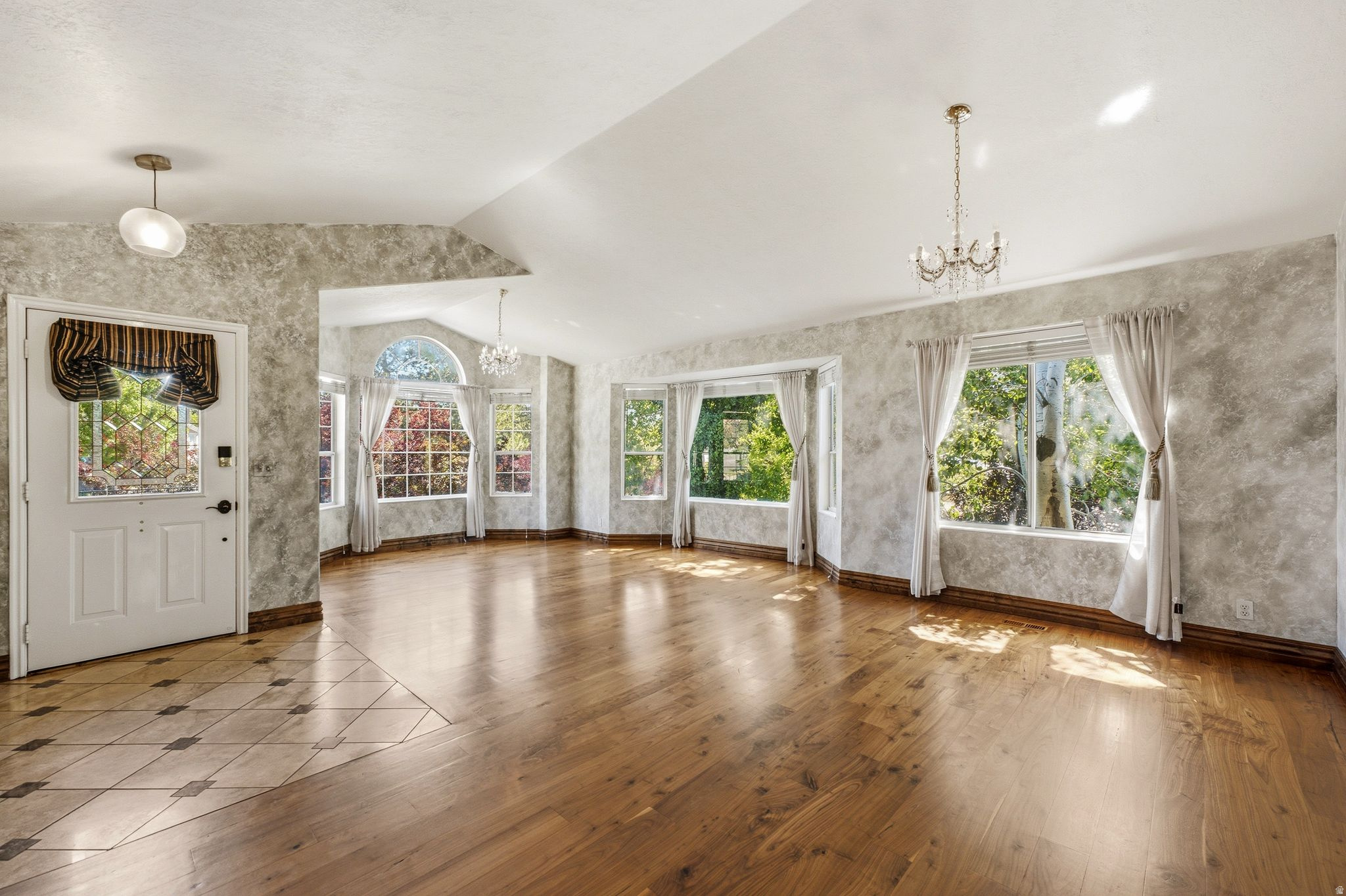 HIDDEN VALLEY COUNTRY CLUB ESTATES - Residential