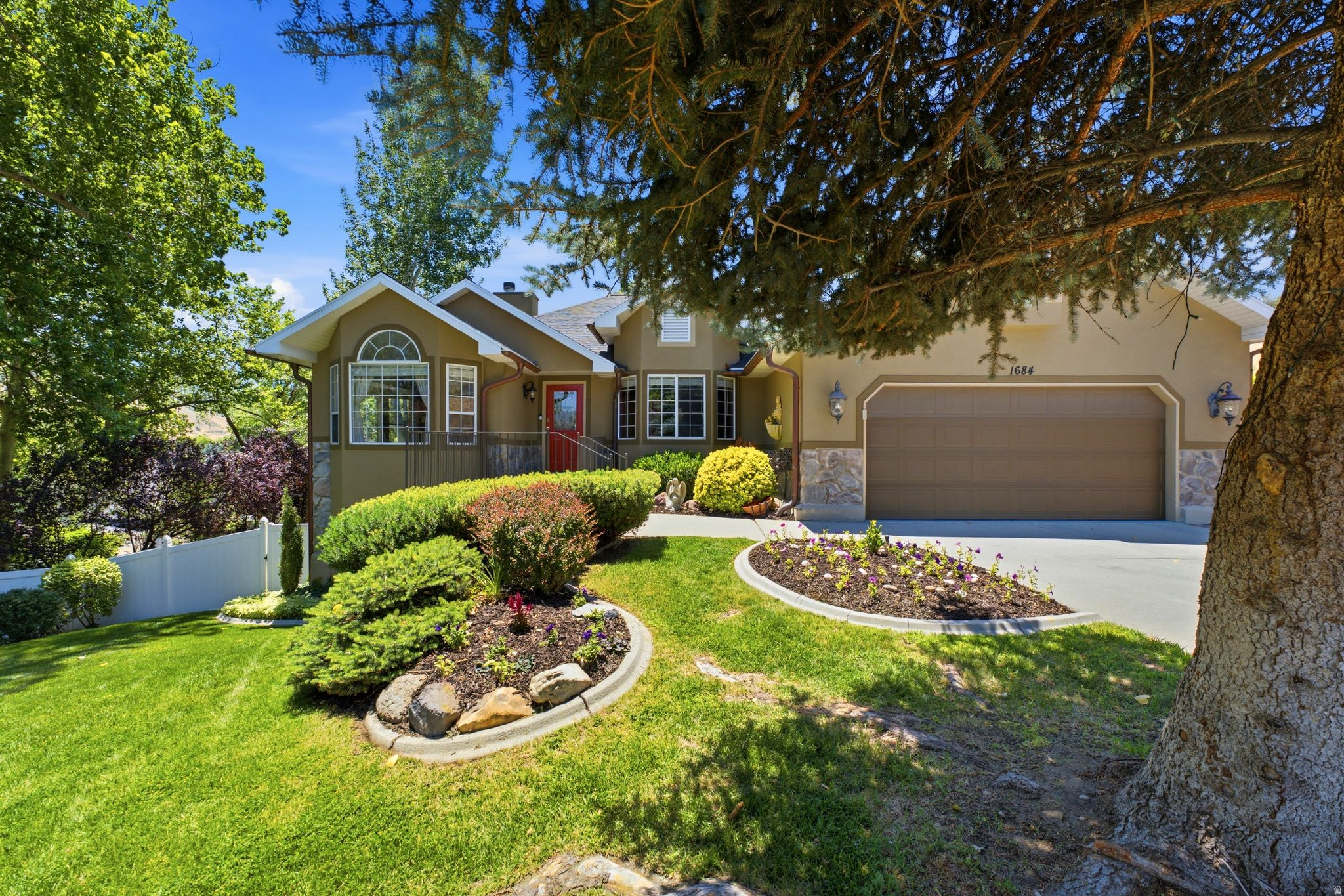 HIDDEN VALLEY COUNTRY CLUB ESTATES - Residential