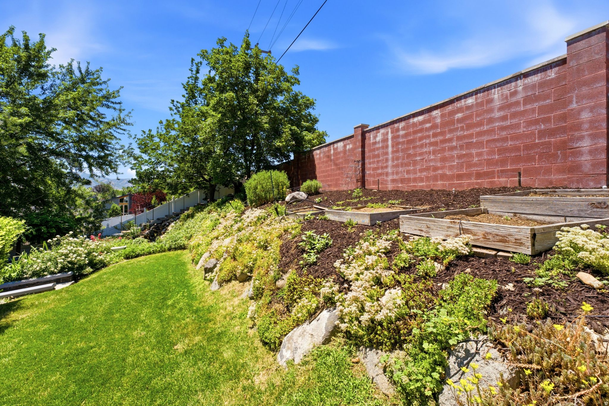HIDDEN VALLEY COUNTRY CLUB ESTATES - Residential