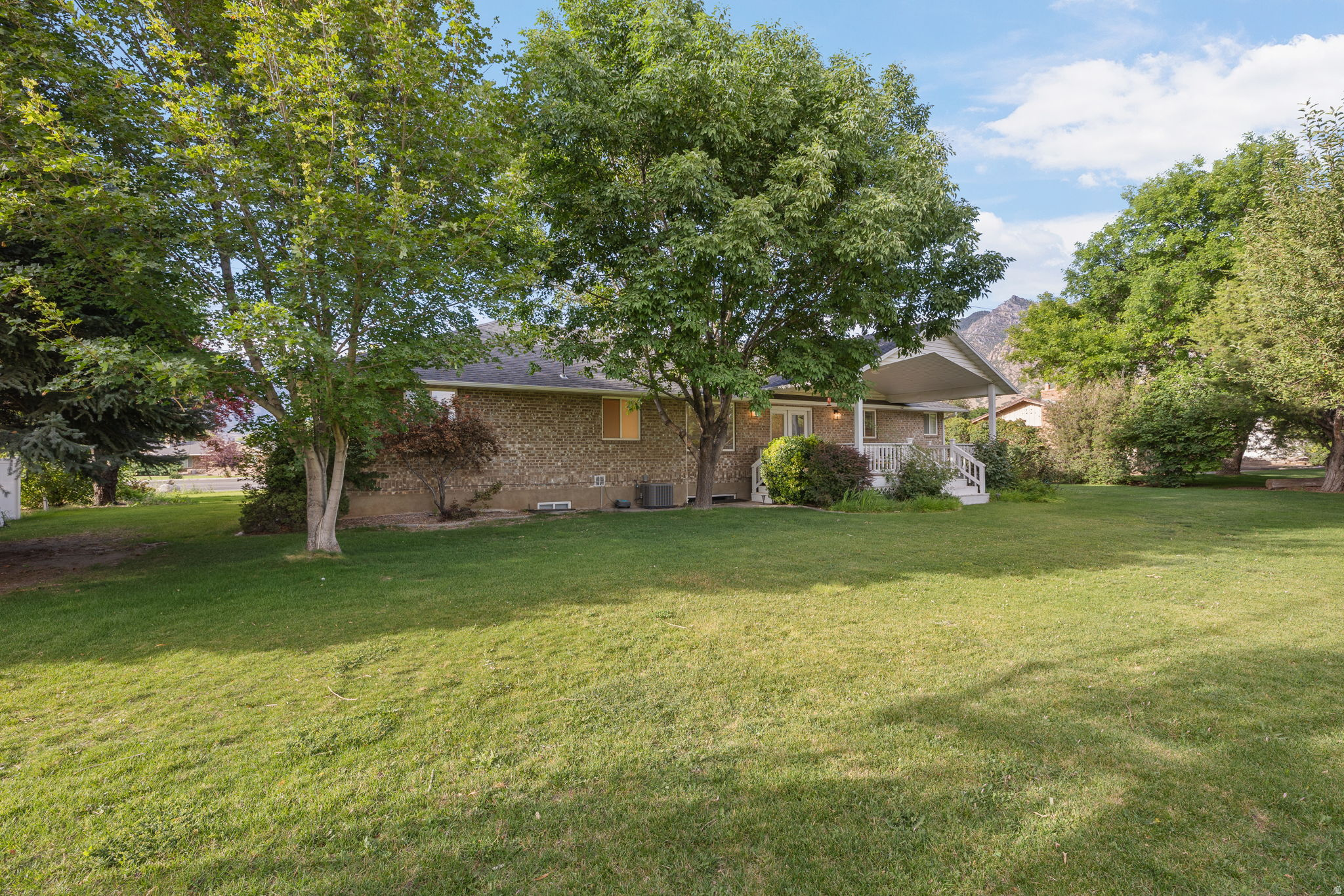 ALPINE COUNTRY CLUB - Residential