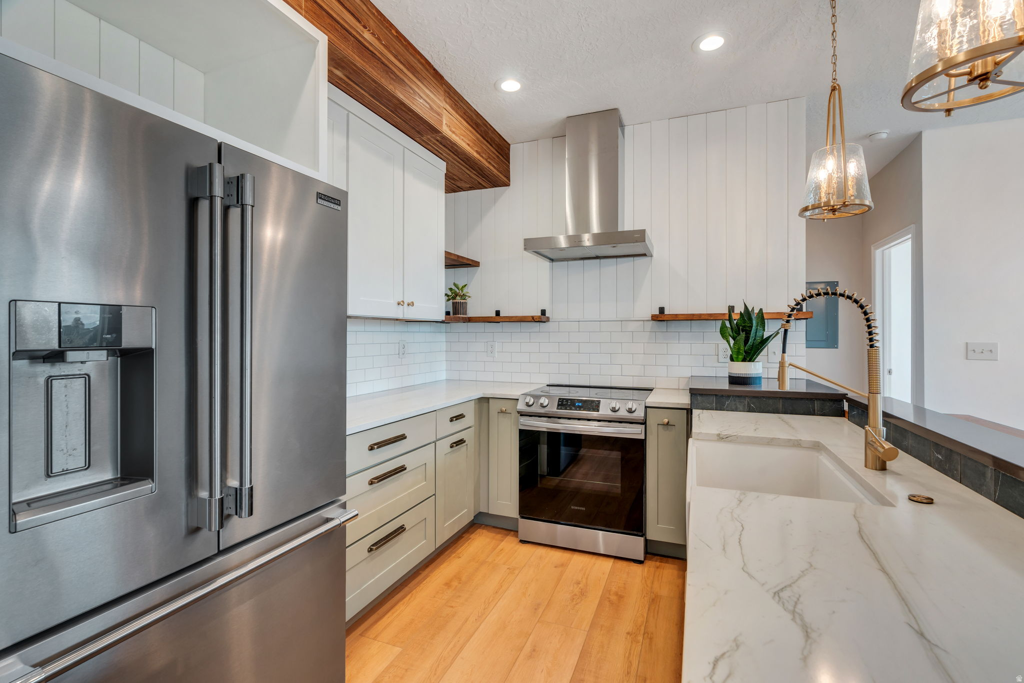 THANKSGIVING MEADOWS - Residential