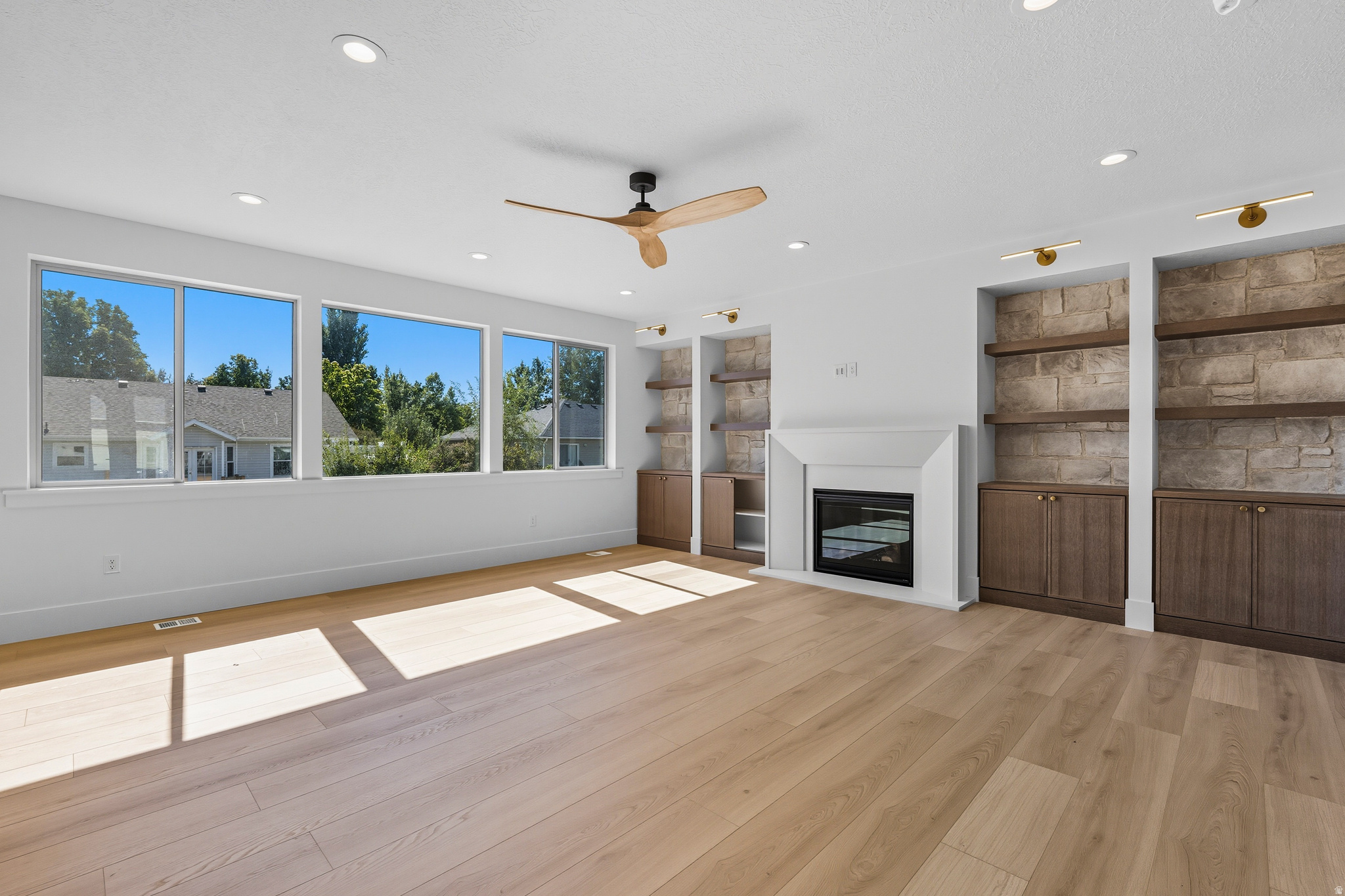 MILLCREEK COTTAGES IN VANWAGONER WAY SUB LOT 5 - Residential