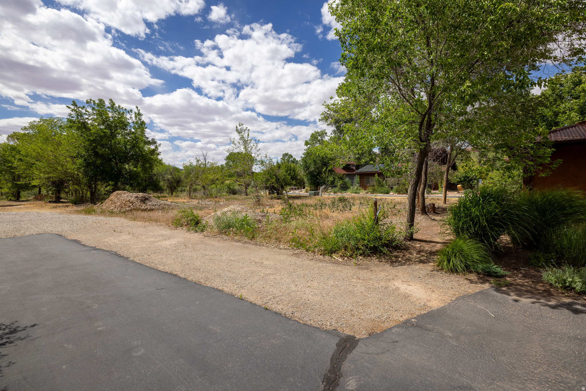 MULBERRY GROVE - Land