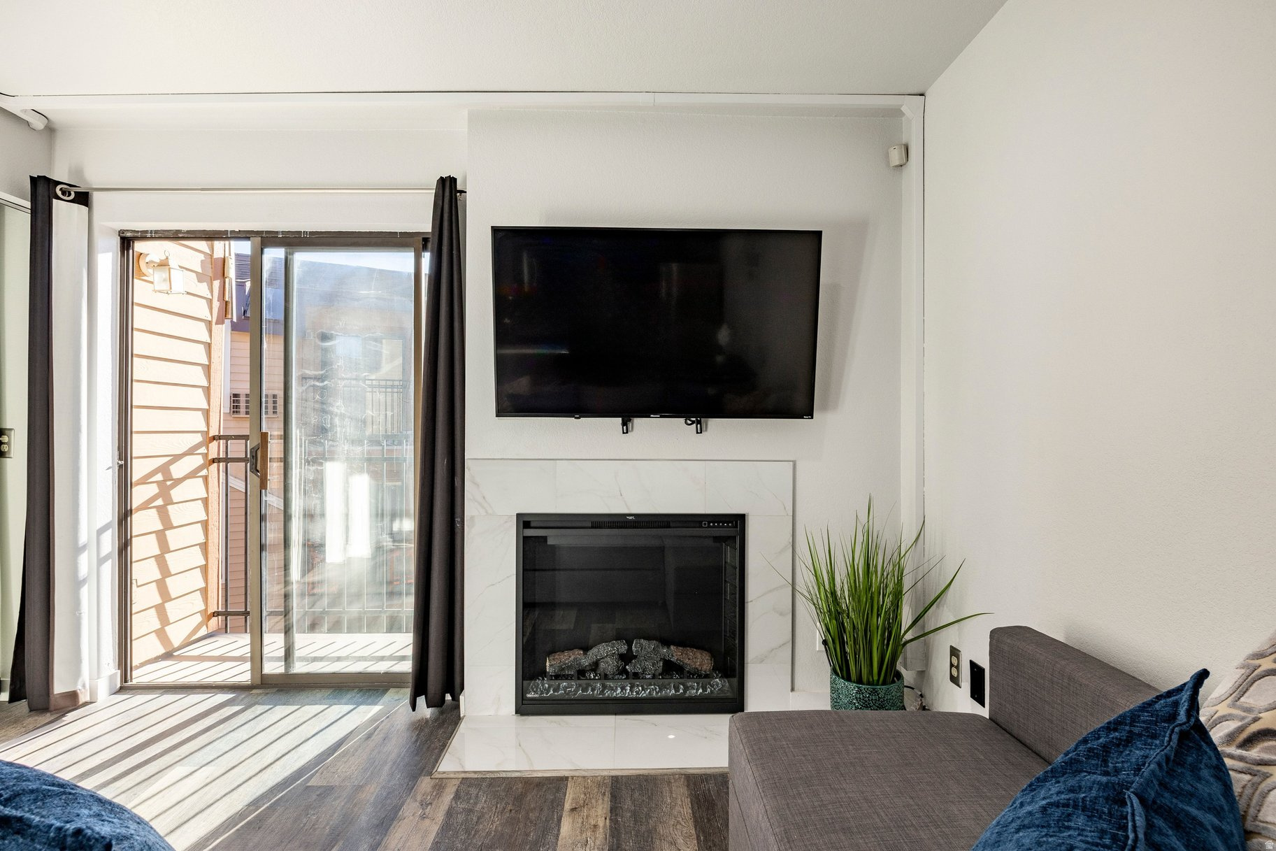 CARRIAGE HOUSE - Residential